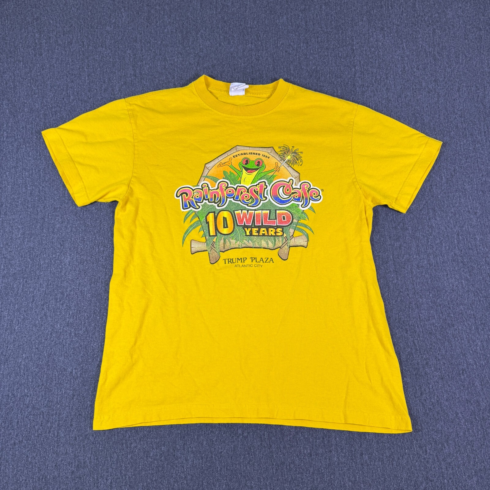 Rainforest Cafe 10 Wild Years Men's Yellow Frog Logo Short Sleeve T-Shirt Size M gallery
