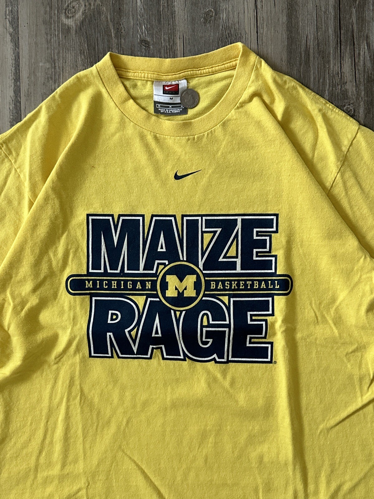 Vintage 2000s NCAA Nike Team Michigan University Basketball Tee Sz M VTG RARE gallery