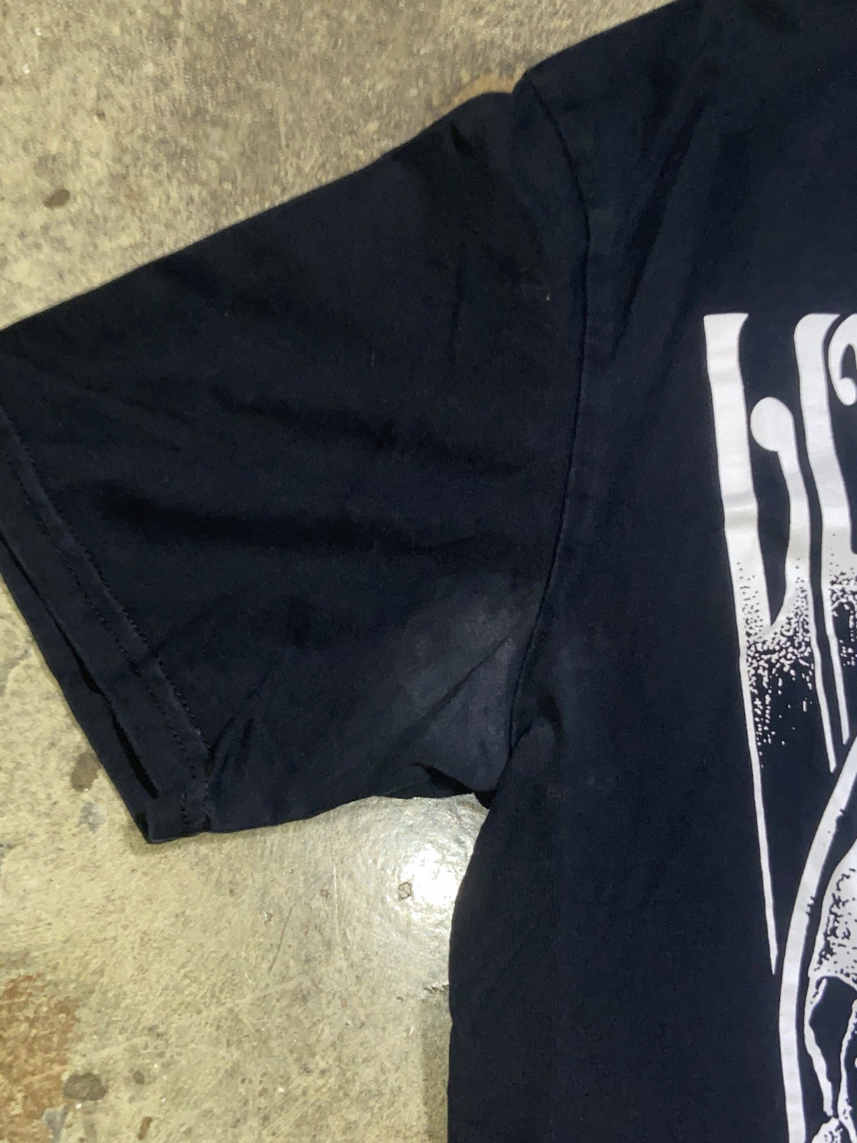 KillStar Love Never Dies T Shirt Size Medium W Pit Stains gallery