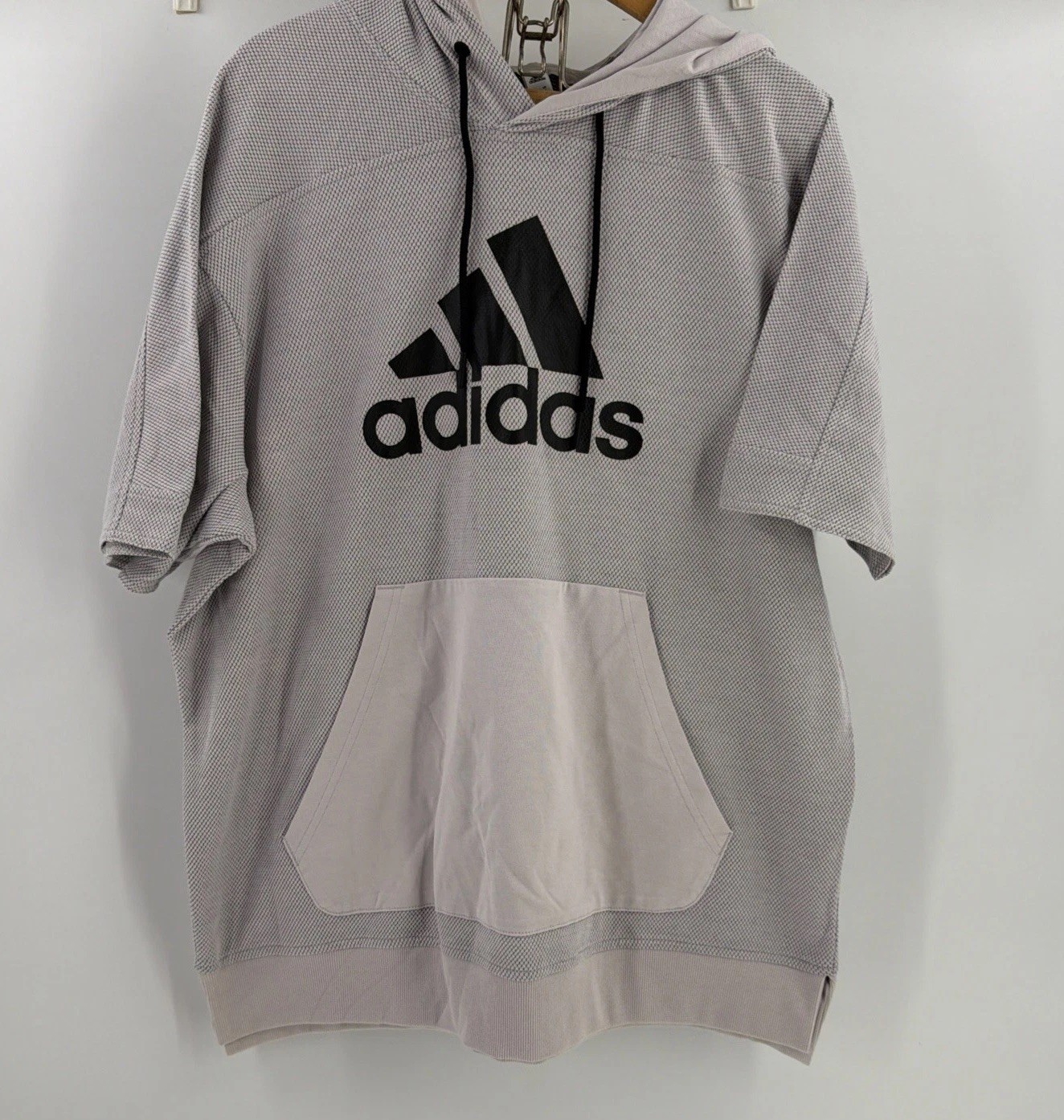 Adidas Shirt Mens XL Short Sleeve Hooded Kangaroo Pocket Pullover Gray Black