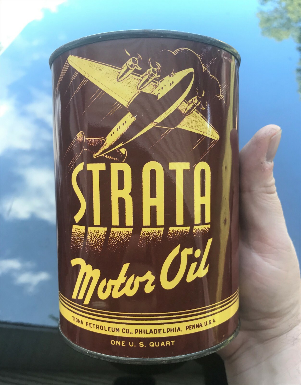 ON SALE: Cool Vintage STRATA Oil Can Silk Screened Graphic T-Shirt gallery