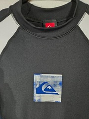 Quicksilver Surf Shirt Mens Size Medium Blue White Black Surfing Beach Swim Tee