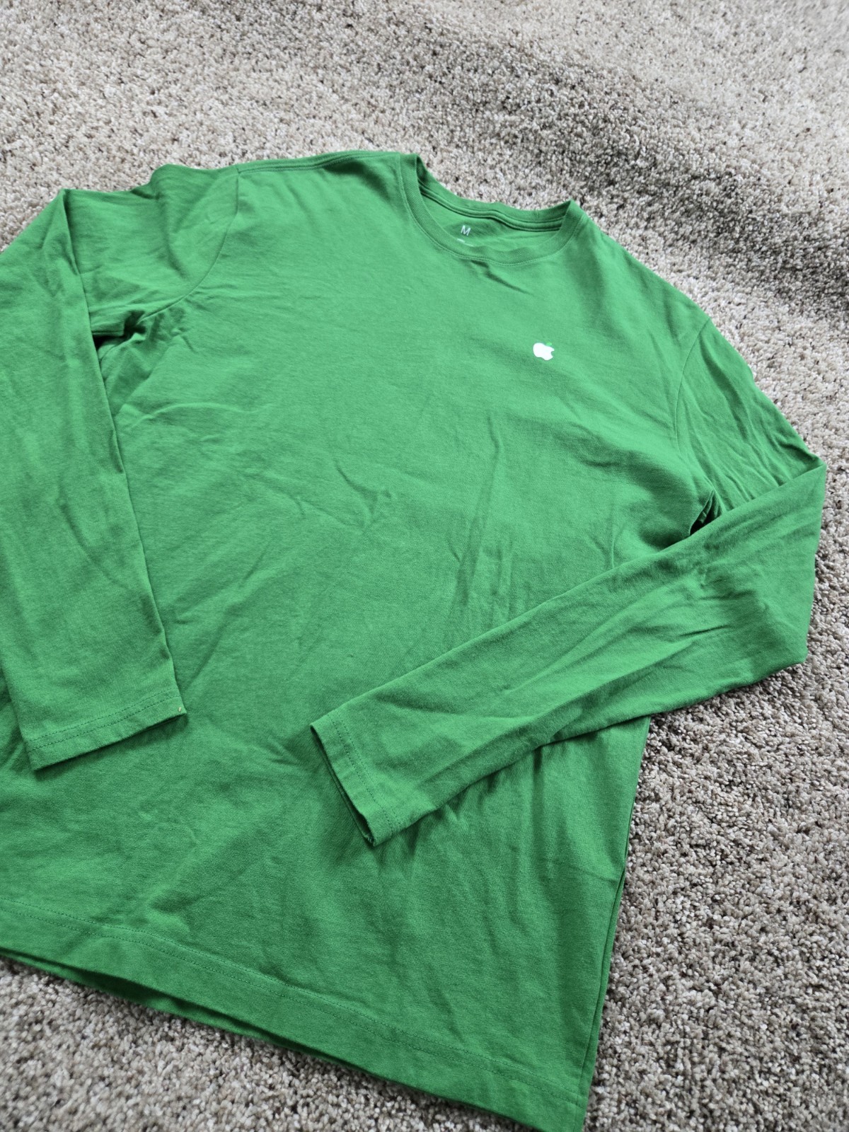 Apple T Shirt Medium Green Long Sleeve Crew Neck Cotton Graphic Employee gallery