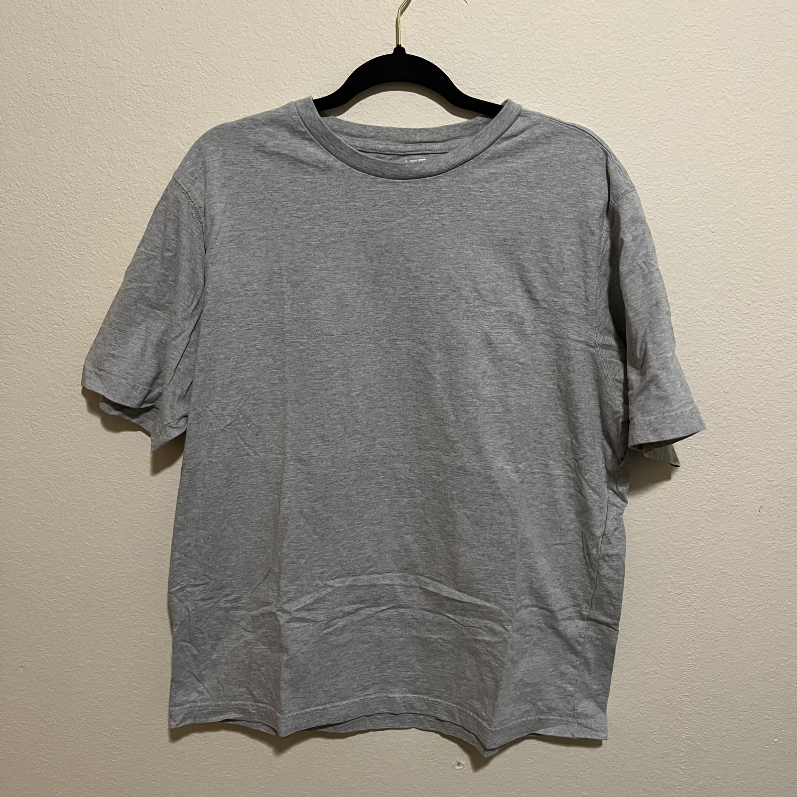 Grey Men’s T Shirt Workout Short Sleeve Stretch Knit Tee Shirt Size M gallery