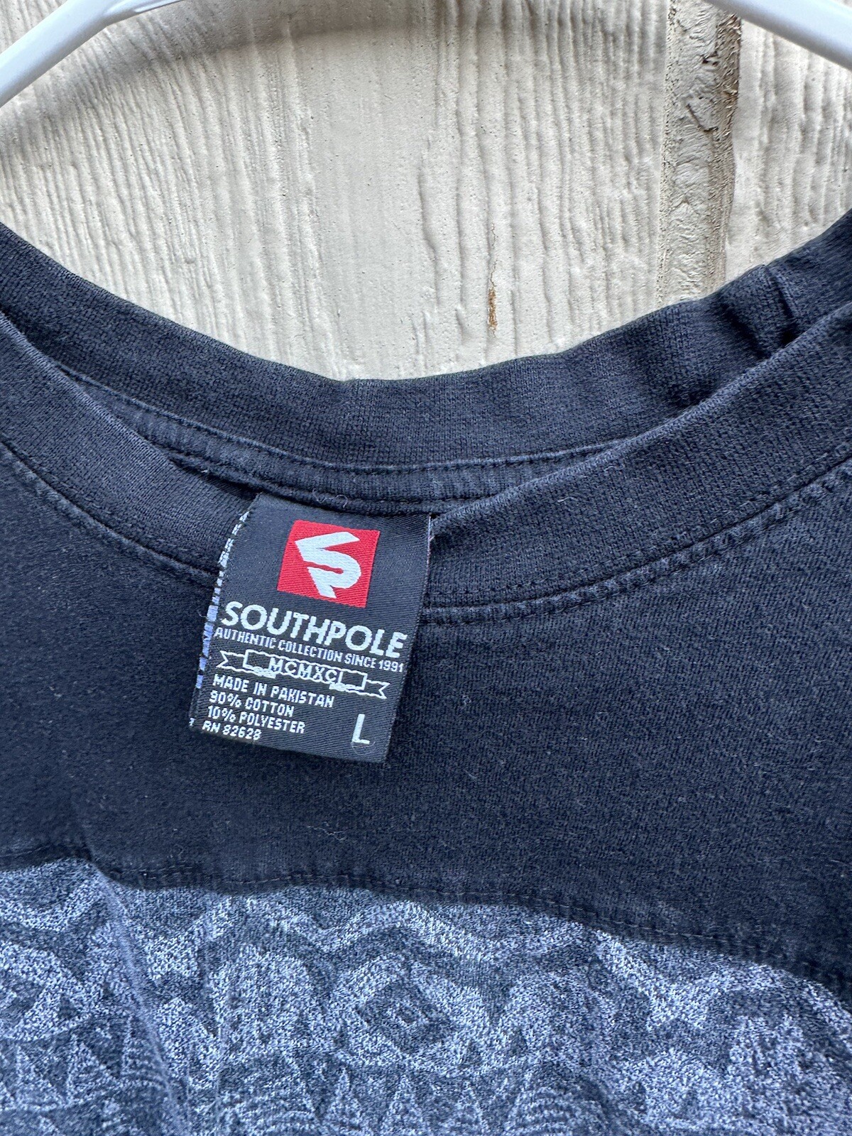 Vintage South Pole Men’s T-Shirt Size L Unique Pattern Black Color Two Tone gallery
