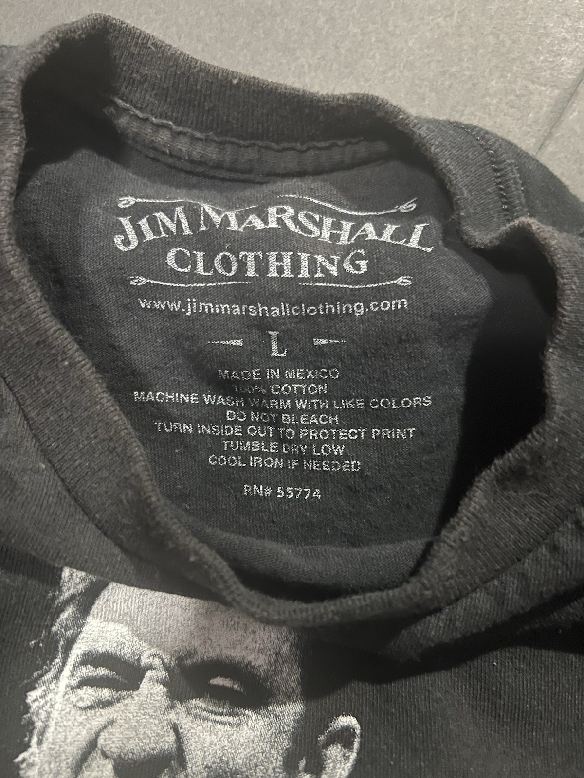 Johnny Cash black cotton has 2 small stains as shown on 4th slide t-shirt Size L gallery