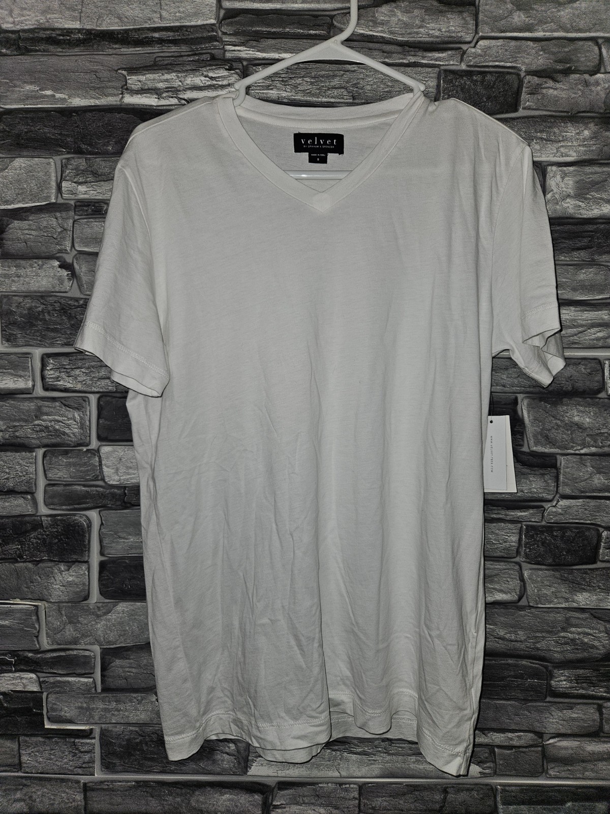 Velvet by Graham and Spencer Samsen T-Shirt Men S White V-Neck Pullover S/S
