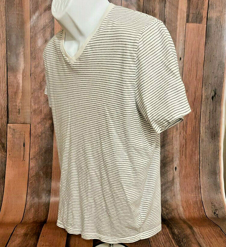 Old Navy V Colllar Casual Wear Medium White Striped Pattern gallery