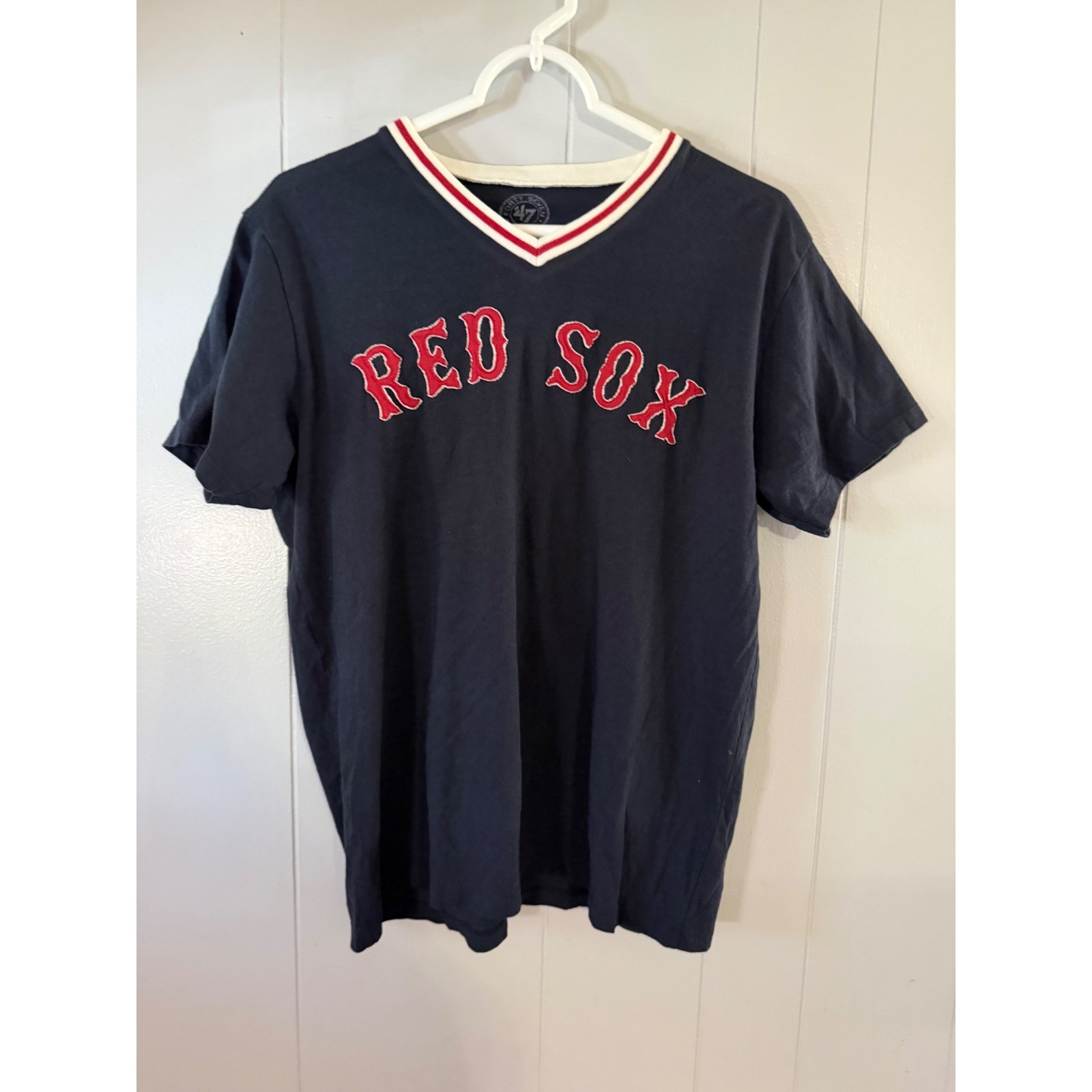 47 Brand T-Shirt Mens Small Navy Blue Boston Red Sox V-Neck Striped Collar