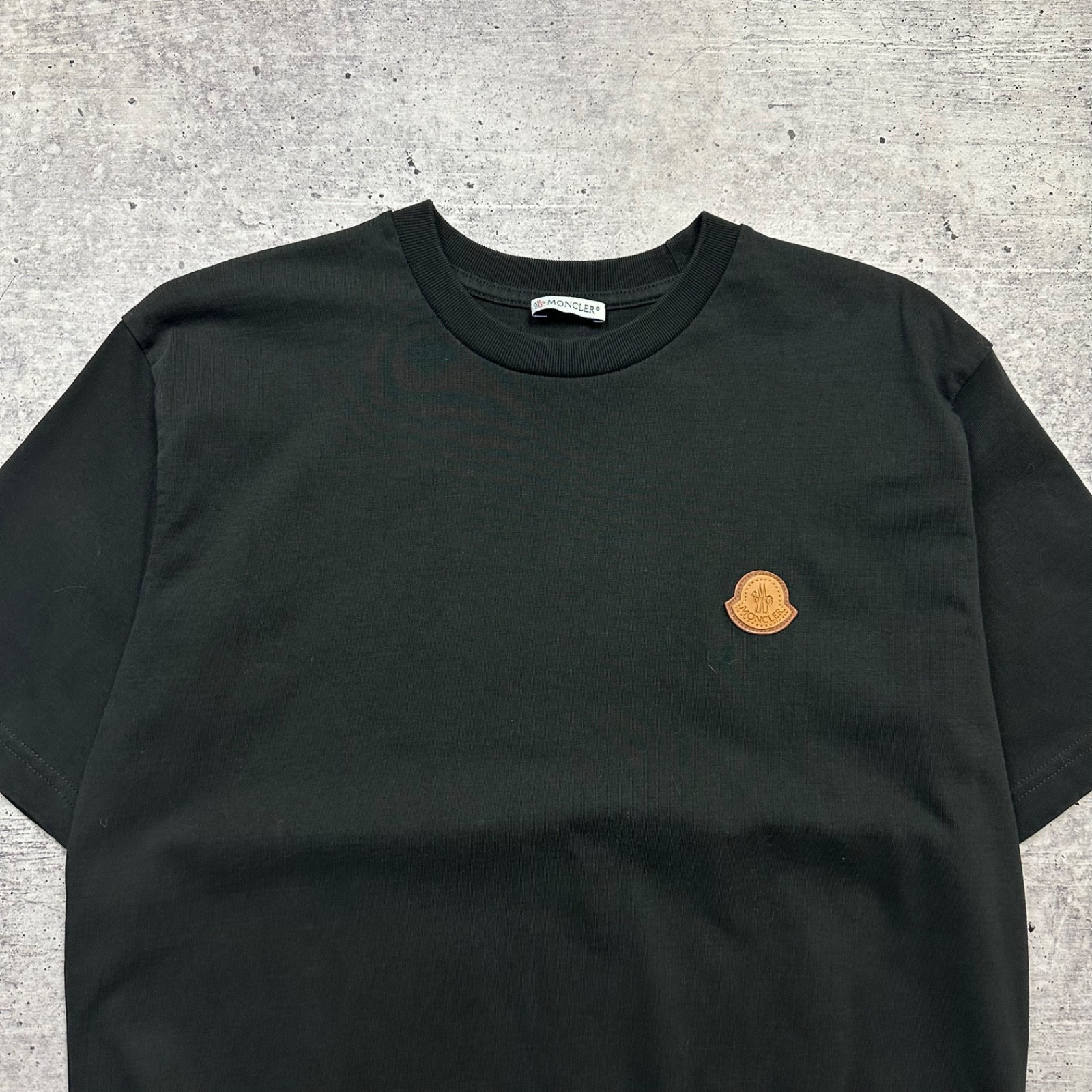 Moncler Black Logo Patch T-Shirt Mens Size S Crew Neck Cotton Italy gallery
