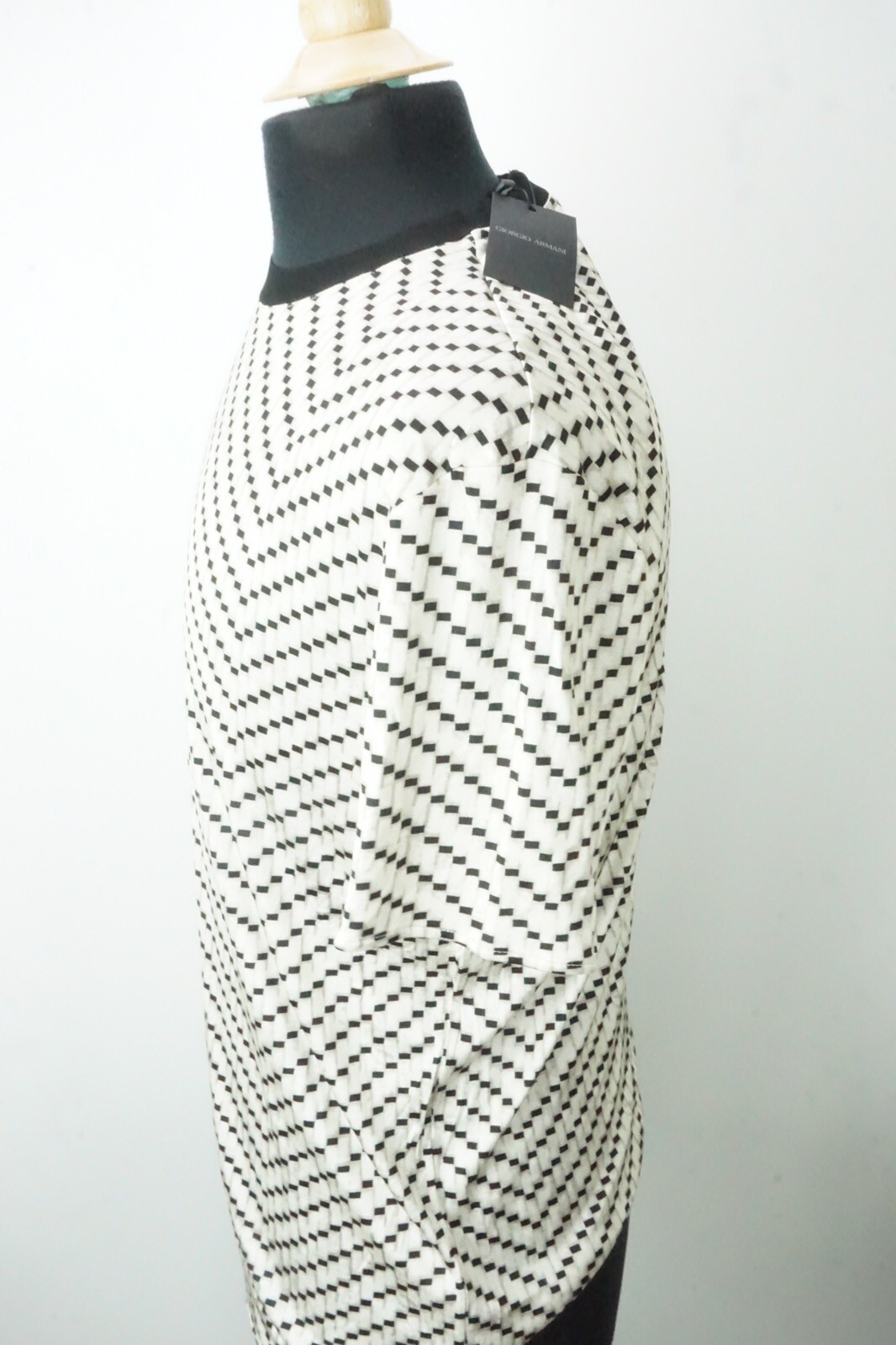 Giorgio Armani Black Label Beige Black Geometric 100% Silk T Shirt 48 NEW gallery