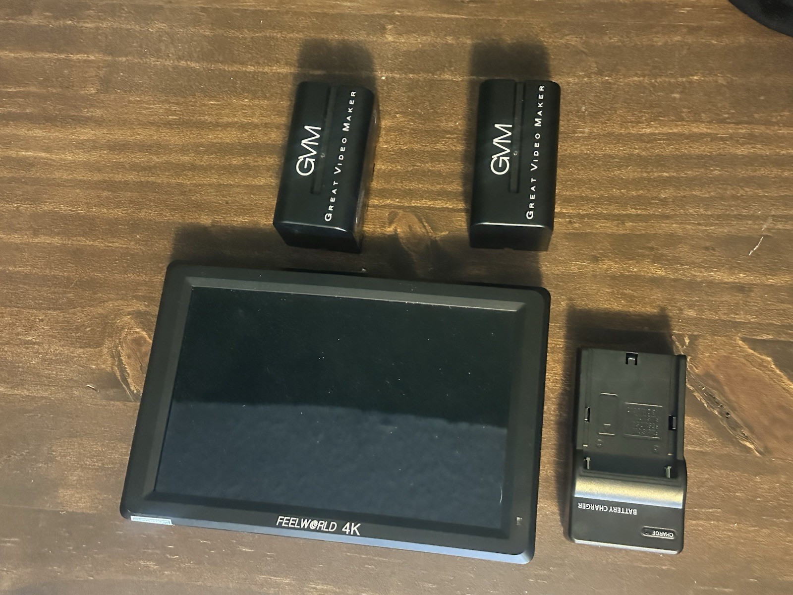 Feelworld T756 4k 7″ HD on Camera Monitor With 2 Batteries And A Charger