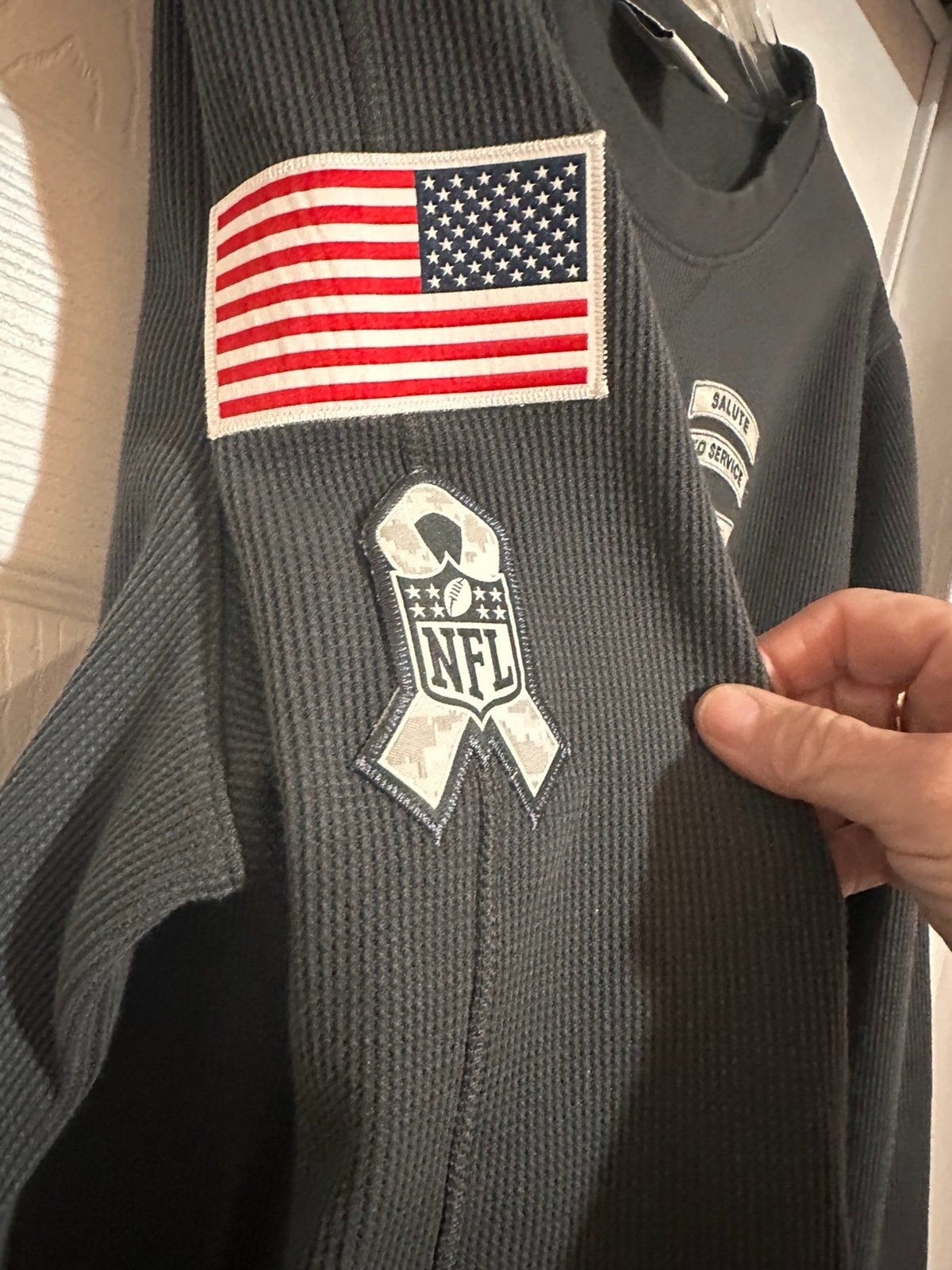 Nike Shirt Mens Large Gray Thermal Salute To Service Philadelphia Eagle’s NFL gallery