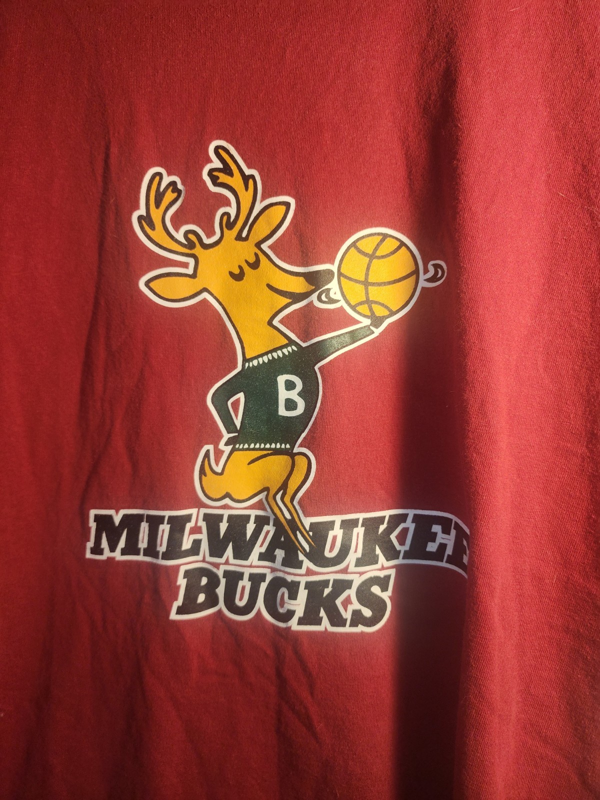 Vintage Milwaukee Bucks red and green basketball tee Size XXL no Tag gallery