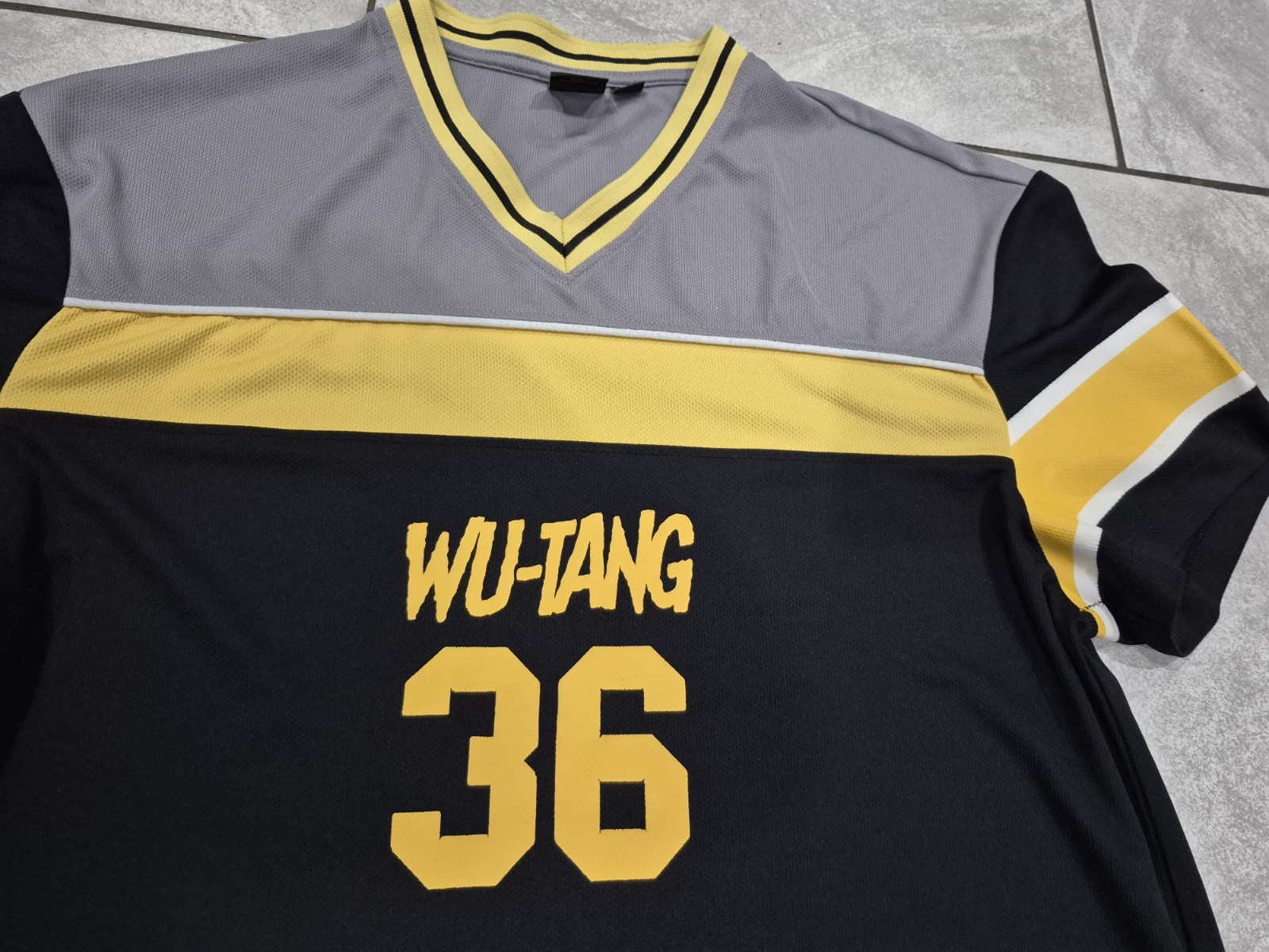 Rare Wu Tang Clan T-Shirt NFL Style 36 Chambers Large Preowned gallery