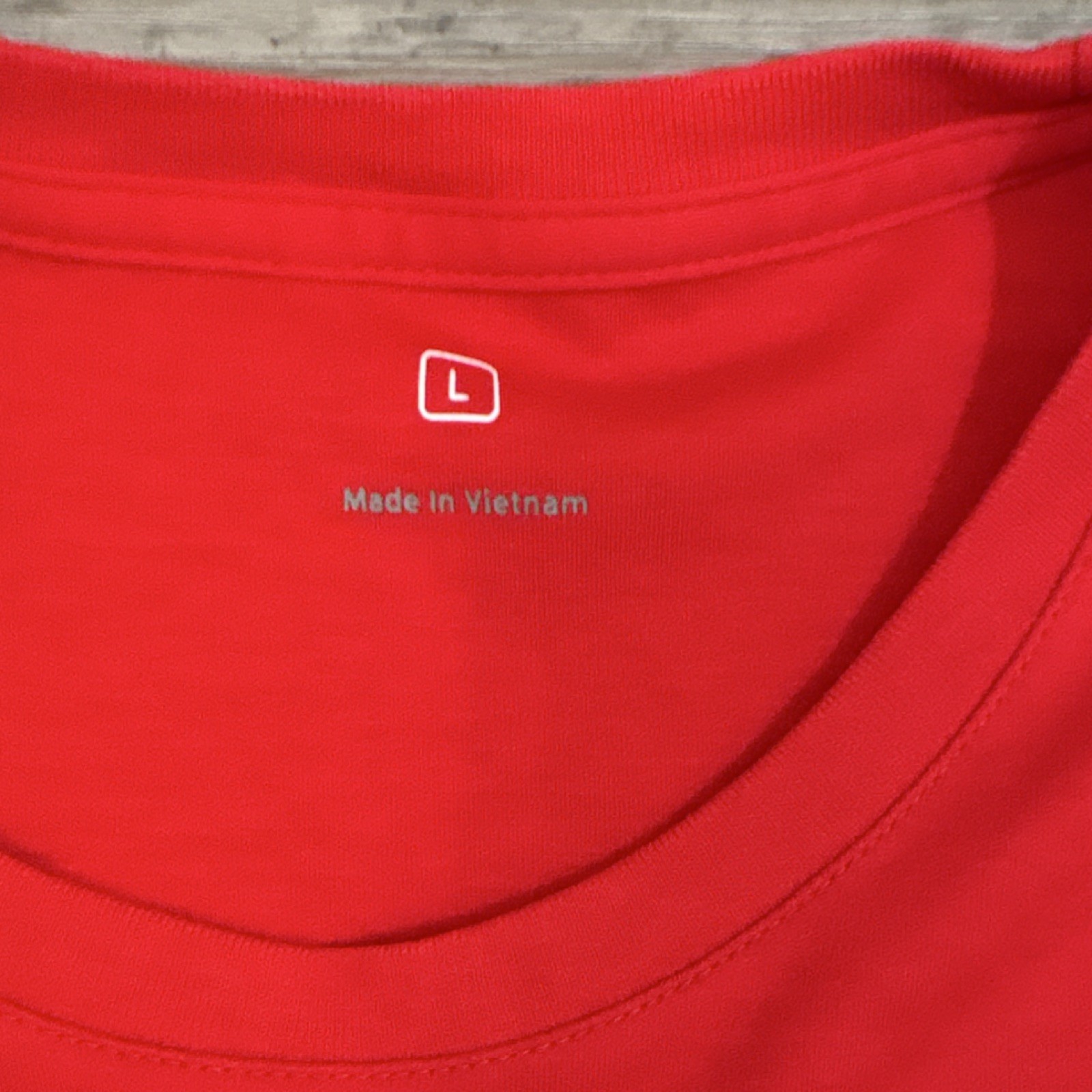 Apple Red Logo Embroidered Men's L T-Shirt 100% Cotton Crew Neck Short Sleeve gallery