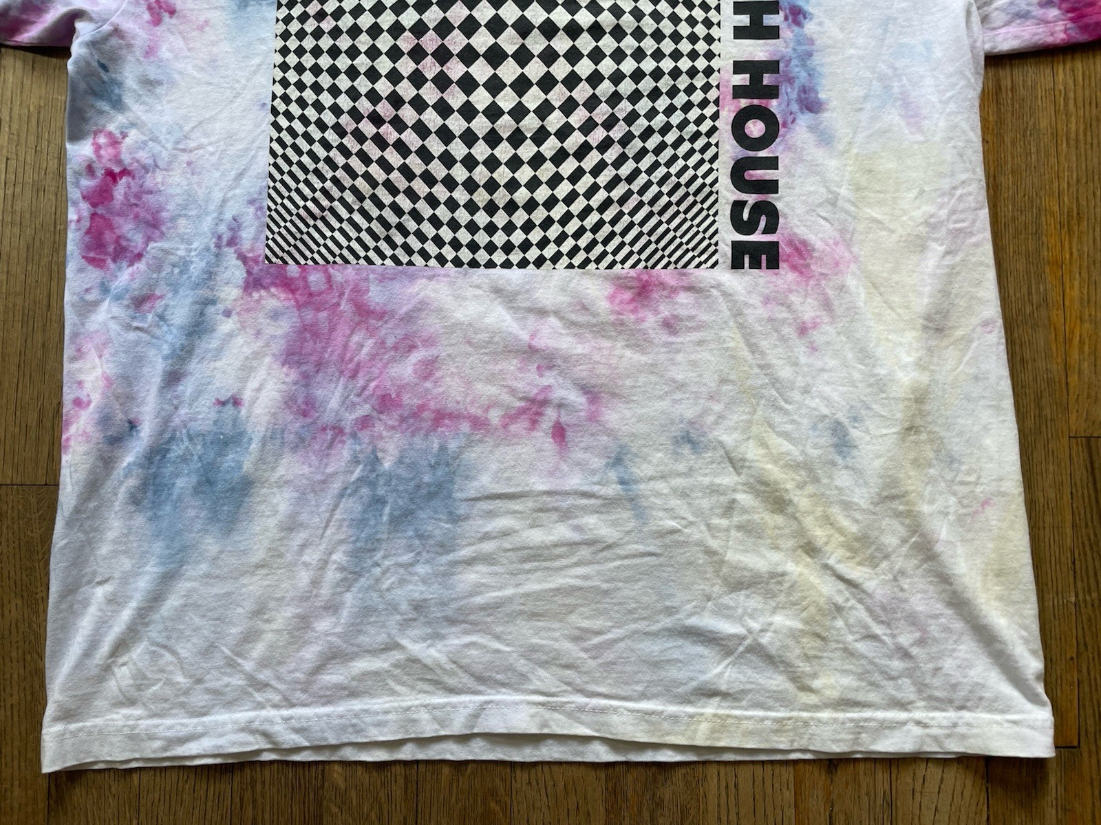 Beach House Band 7 Op Art Maison De Plage Tie-Dyed Band Tee, Men’s XL, Dream Pop gallery