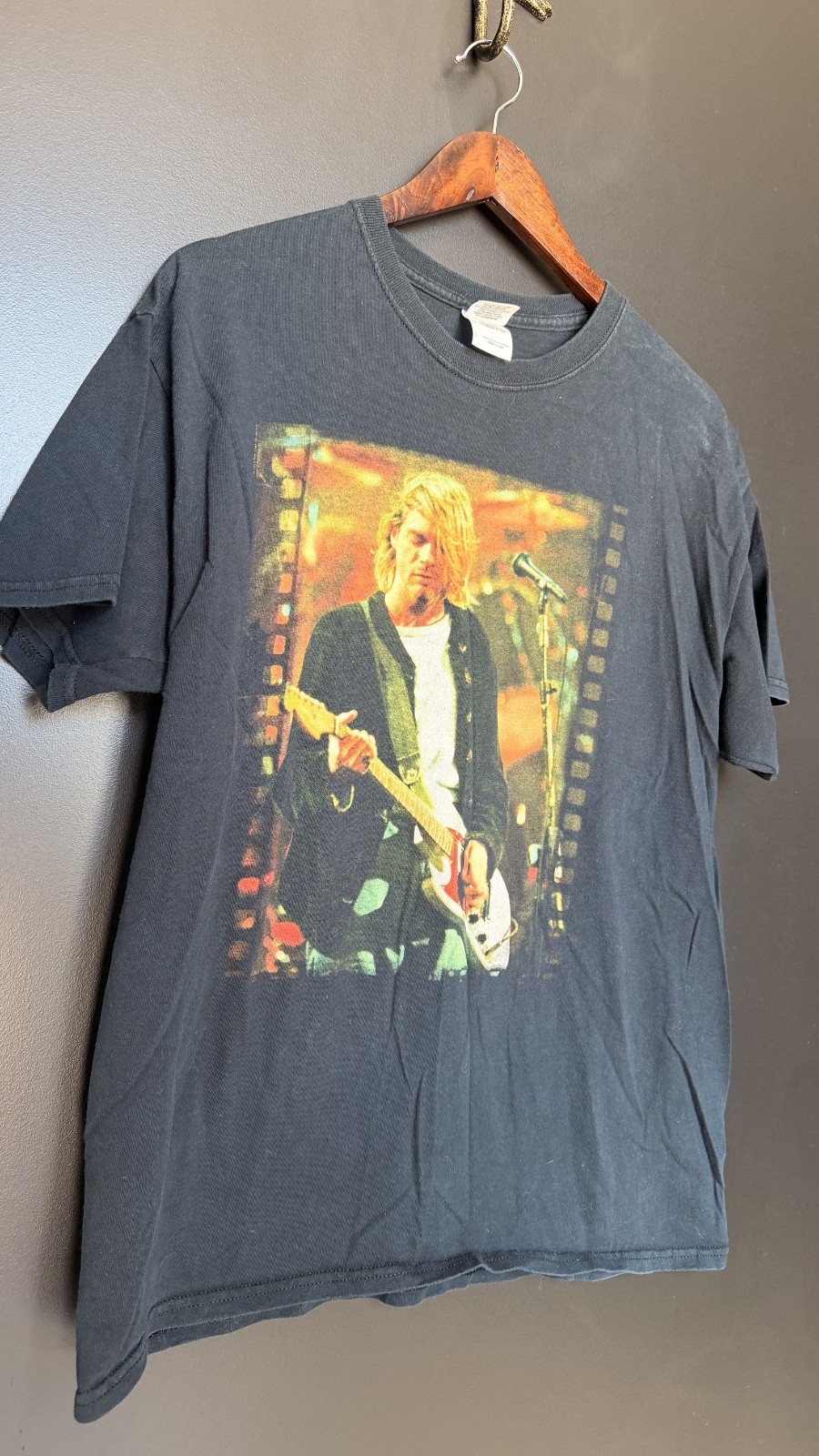 Kurt Cobain Shirt Mens L Faded Black 2013 Nirvana Band Music Gildan Graphic Tee gallery