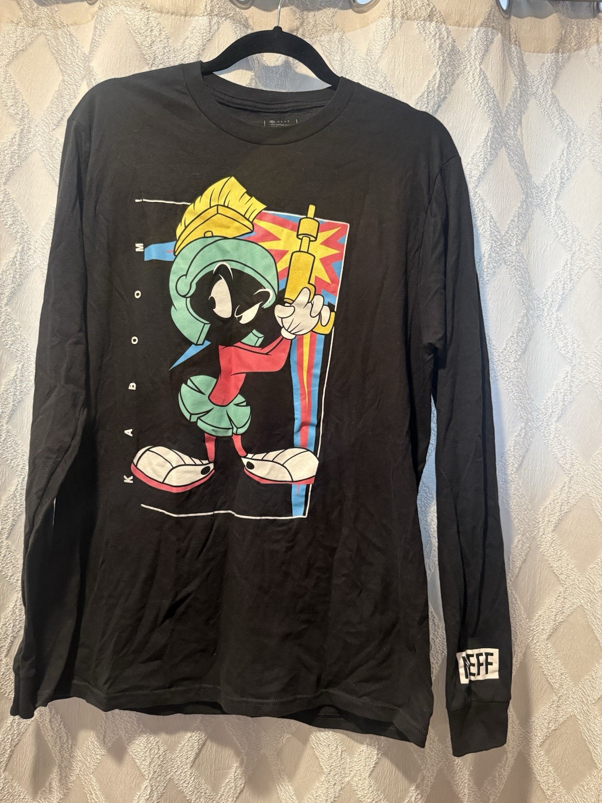 Neff Looney Tunes Marvin the Martian Black Graphic Crew Neck Long Sleeve Tee M gallery