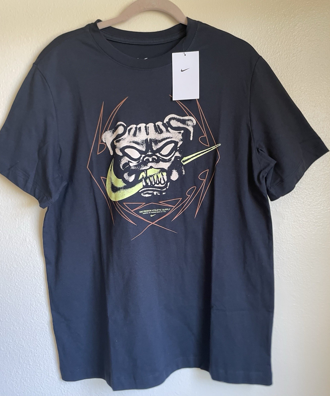 Nike The Nike Tee Graphic Crew Neck Short Sleeve T-Shirt Black L HV4139-010 gallery