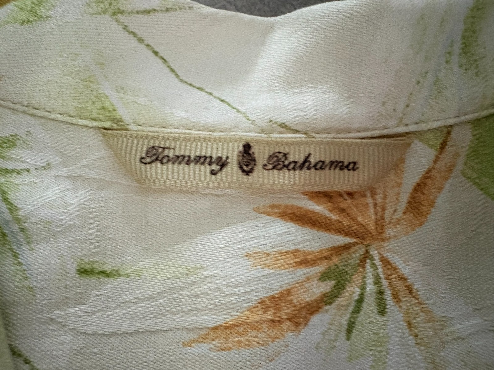 Tommy Bahama Men's 100% Silk Short Sleeve Hawaiian Shirt Relaxed Fit Tropical L gallery