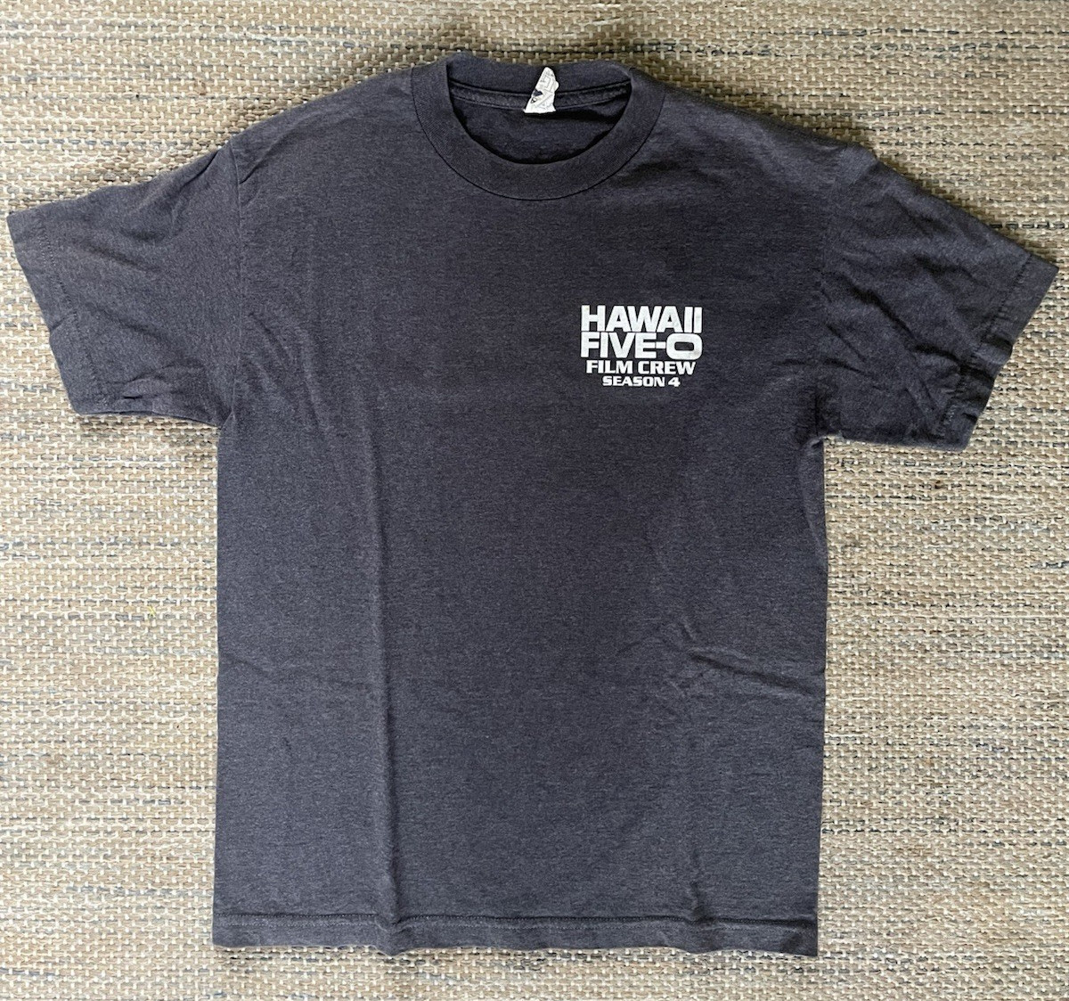 Hawaii Five-O Season 4 Crew Promo Graphic T-Shirt Men’s M Gray Volcano Hawaii