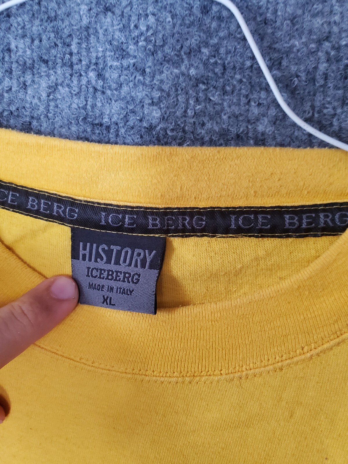 Daffy Duck Iceberg History T Shirt Long Sleeve Yellow XL Sleeve Spell Out gallery