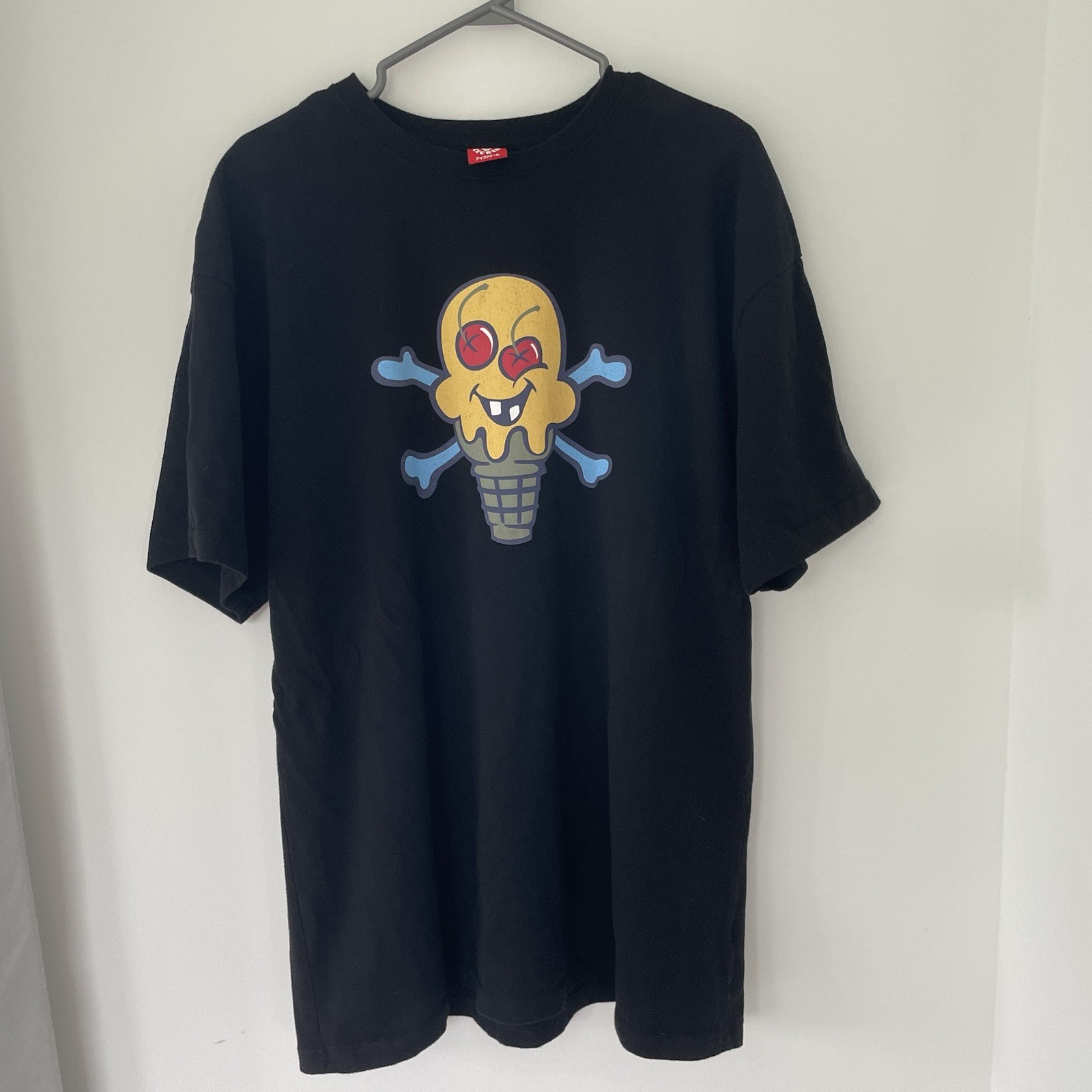 Ice Cream Cones And Bones T-shirt Sz.XL