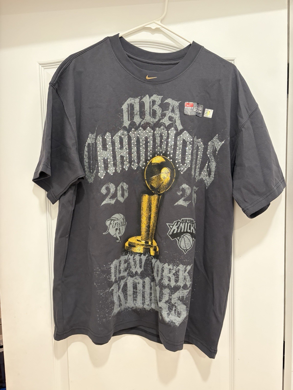 Size L New York Knicks Nike NBA Champions Crystal Rhinestone T Loose Fit Black gallery