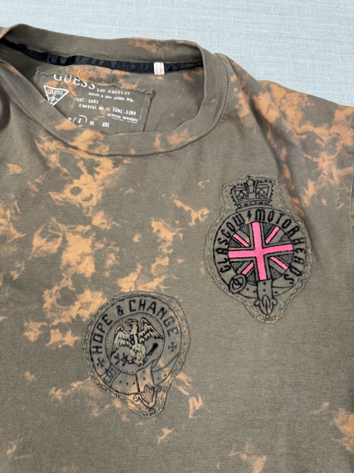 Guess TShirt Cyber Grunge Punk Goth Y2K Dagger Heart Tattoo Art Acid Wash Large gallery