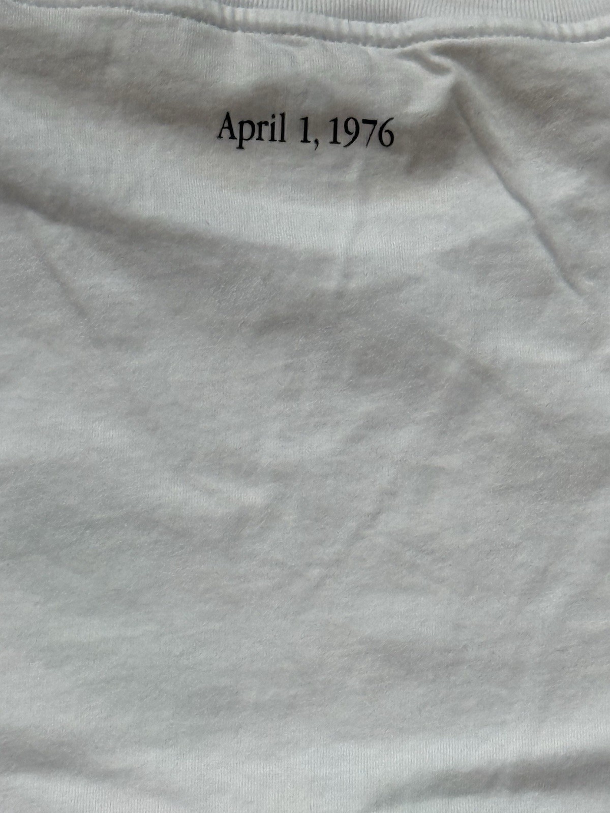 Exclusive Apple 50th Anniversary M Unworn White Graphic Tee Rainbow Apple Logo gallery