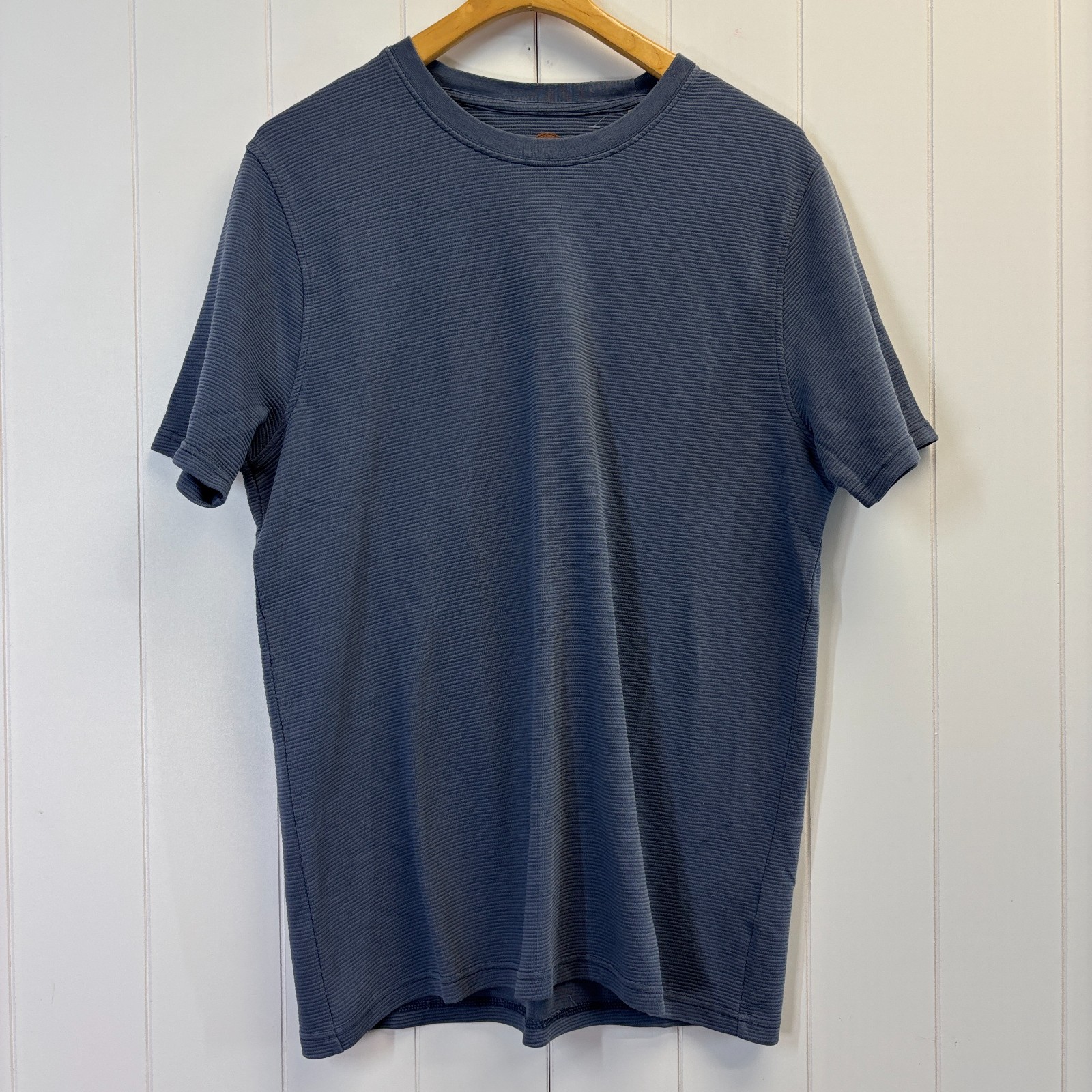 Common People Mens Minimalist Ottoman Textured T-Shirt Size M Closet Staple NWT