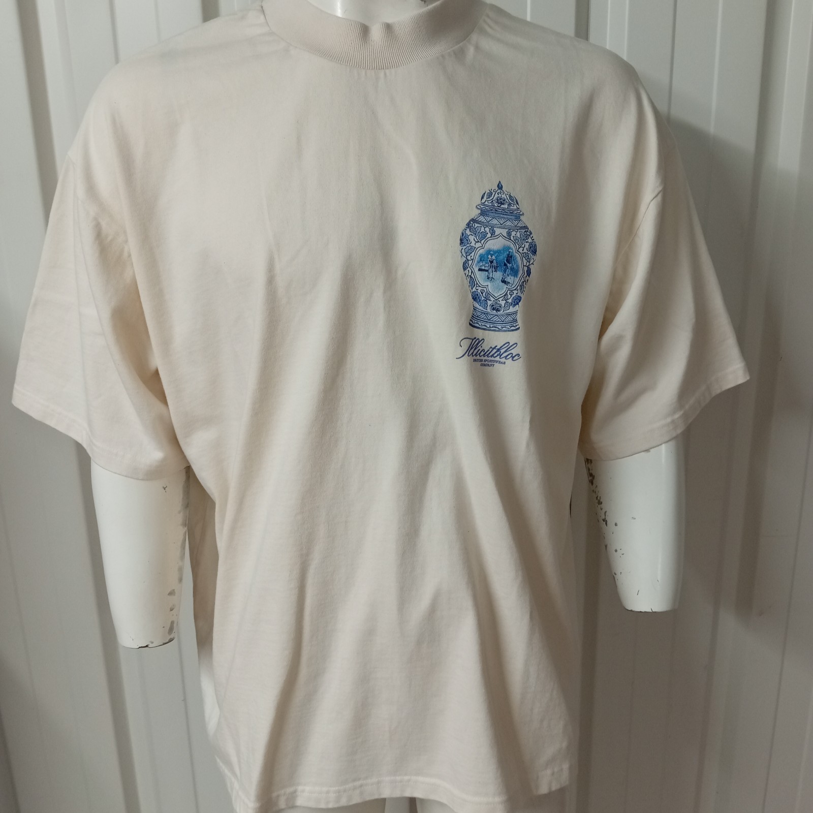 Illicit Bloc China Vase T-Shirt Ecru White Large 300GSM 100% Cotton (L) Sample gallery