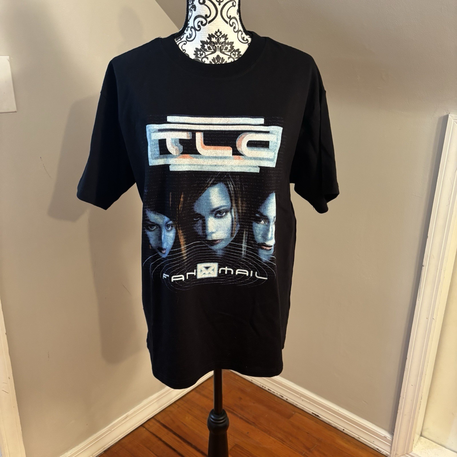 NWOT TLC Fan Mail T Shirt Size Medium Band Tee 90s Hip Hop Rap Music Retro Tee gallery