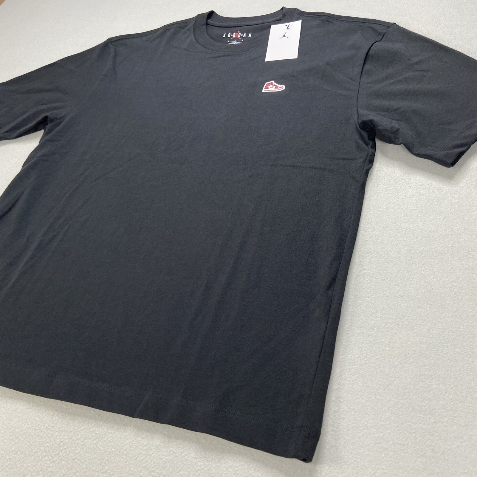 HJ2326-010 Nike Air Jordan Men's AJ1 High Chicago Sneaker Patch T-Shirt Size M gallery