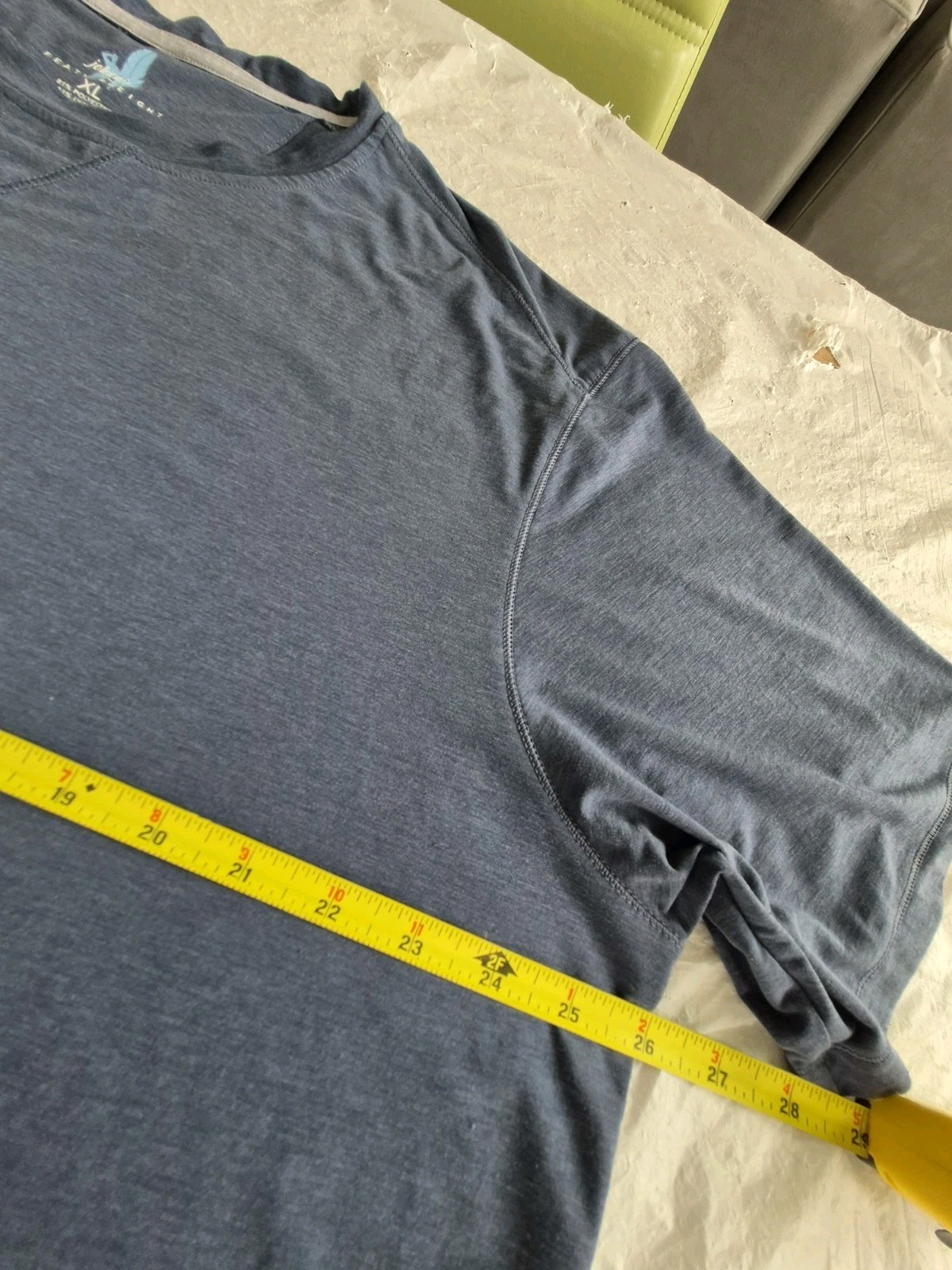 Johnnie-O Featherweight UPF 50 Short Sleeve Blue Tshirt Size XL gallery