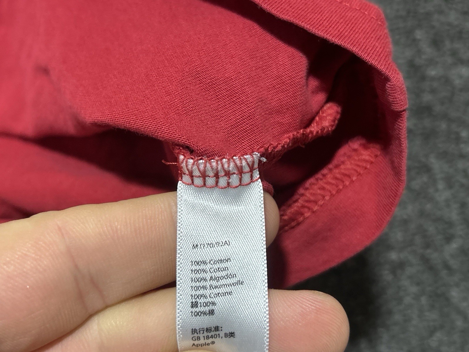 Apple Logo Shirt Mens Medium Red Crewneck Graphic T-Shirt Tee Apple Store gallery