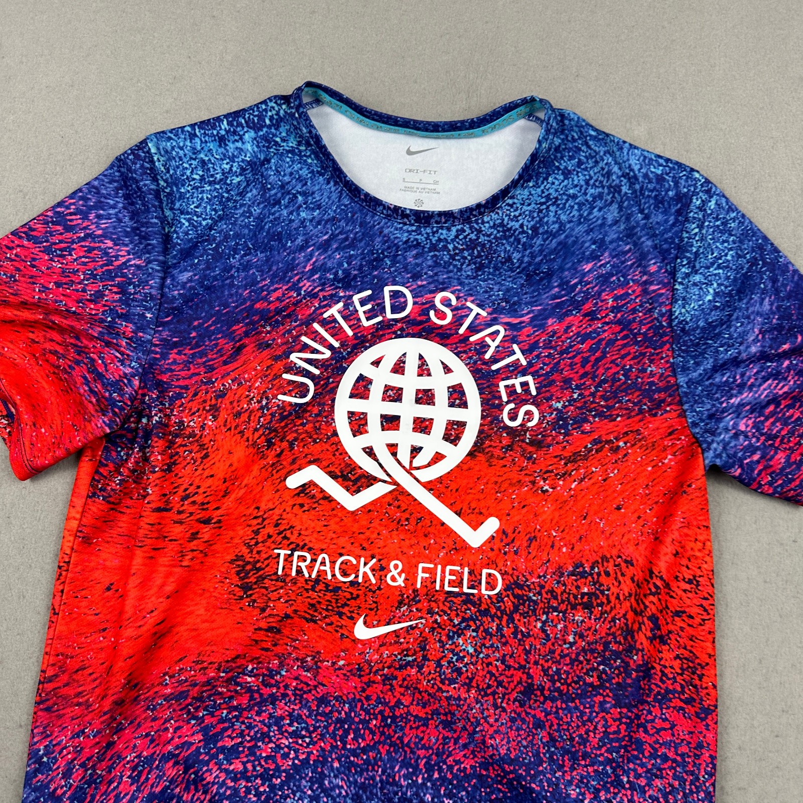 Nike USA Track & Field Shirt Men Small Blue Red Dri-Fit Graphic Flag Patch S gallery