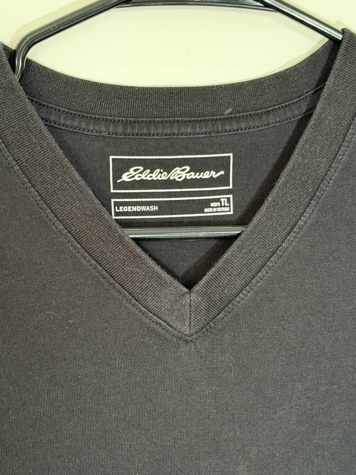 Eddie Bauer Men TL Black V-Neck Short Sleeve T-Shirt gallery