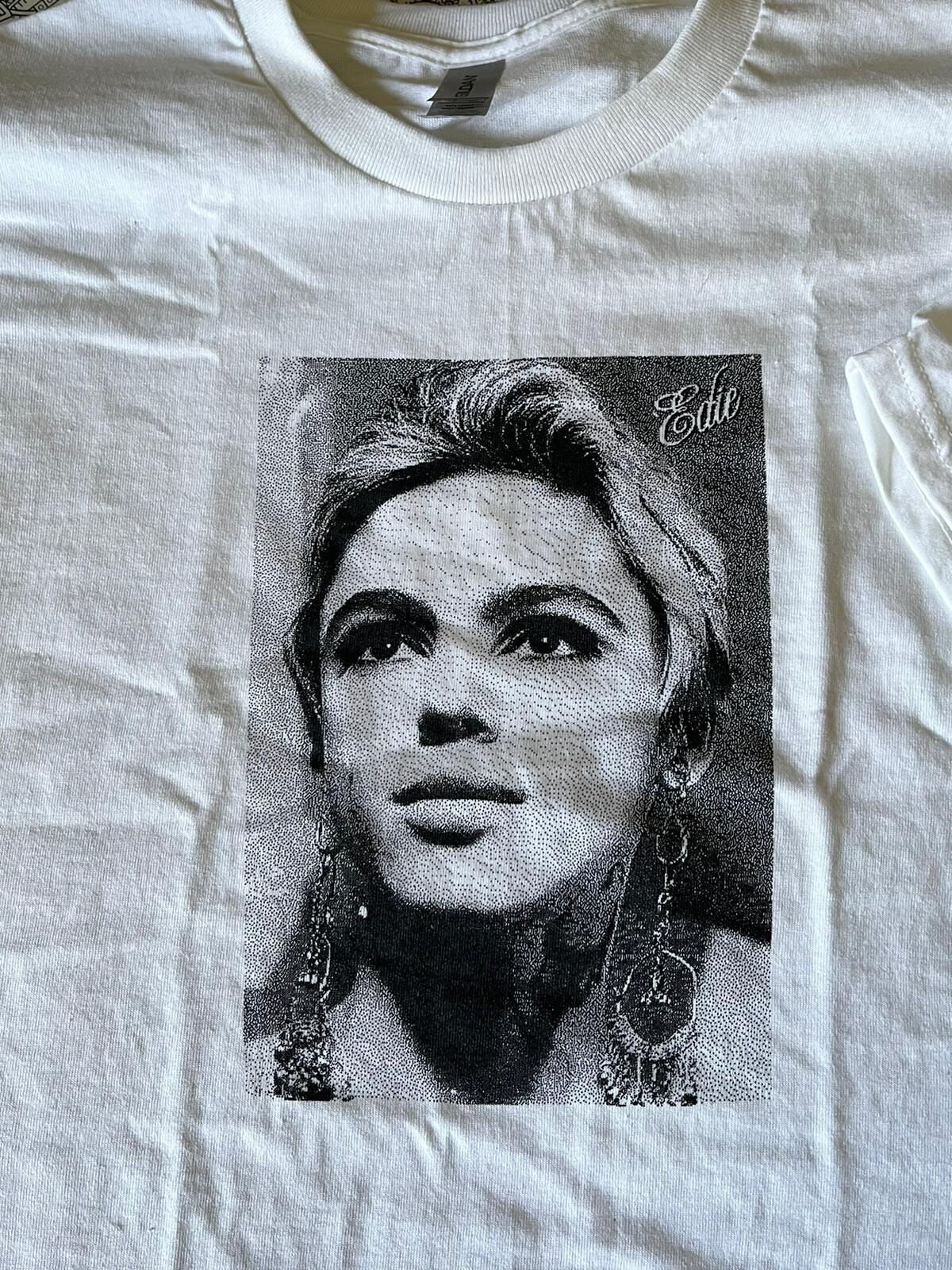Margot Robi Beautiful Face Cotton Tee Size Medium ,hand Silk Screened gallery