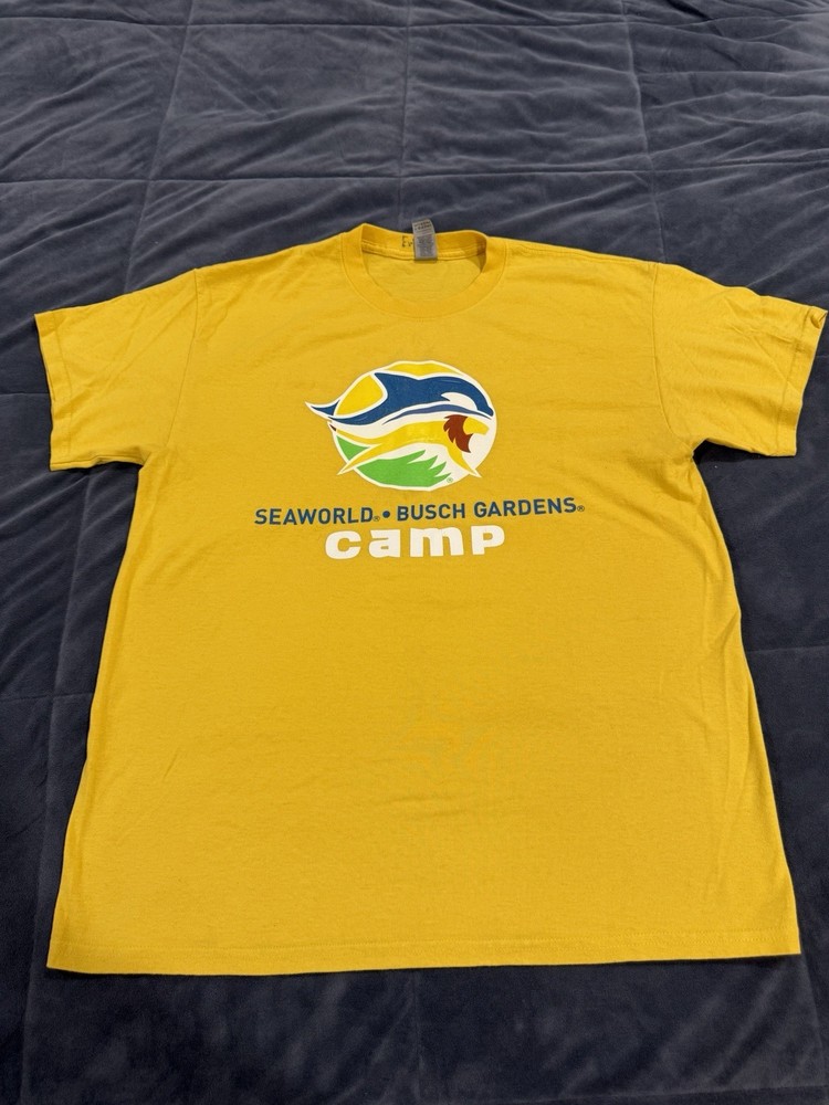 Sea World Busch Gardens Camp ( Lightly Cracked) Yellow T-shirt Large Used