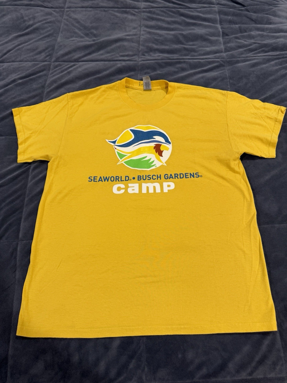 Sea World Busch Gardens Camp ( Lightly Cracked) Yellow T-shirt Large Used