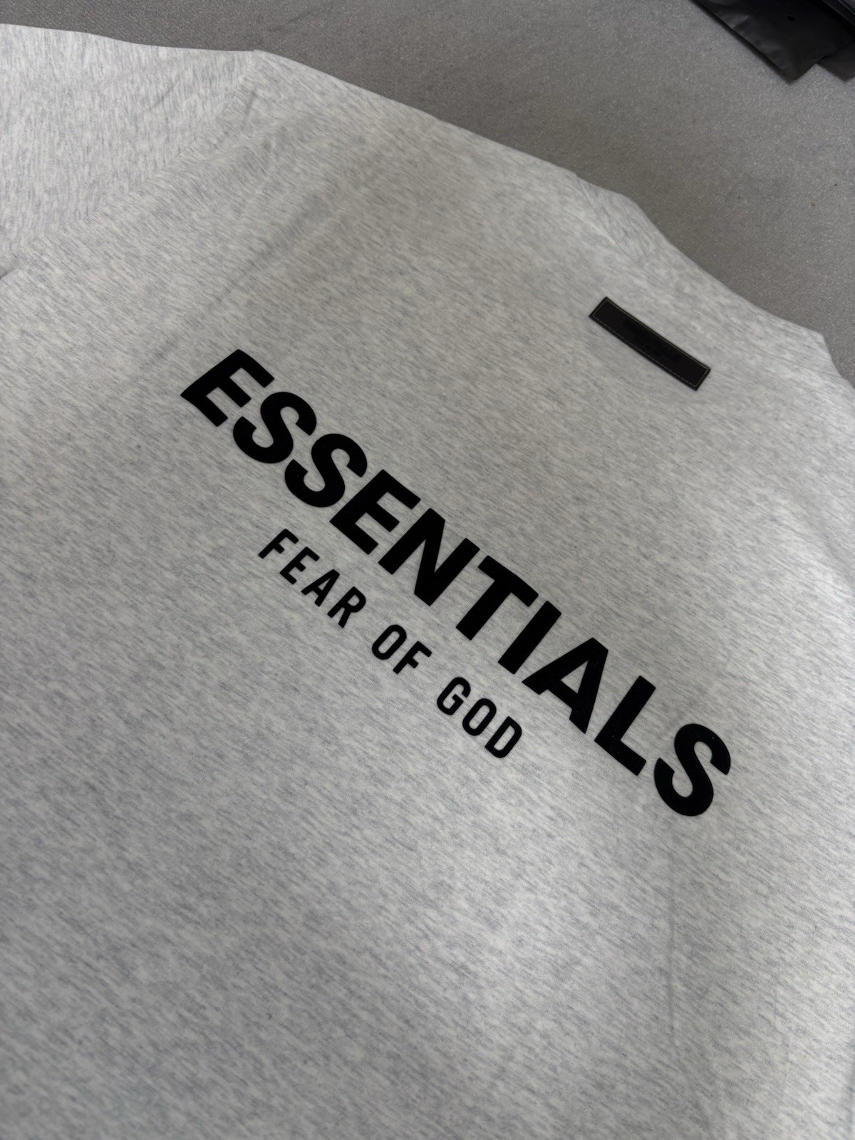 Essential Men's Cotton Crew Neck T-Shirt Light Oats Size Medium New with Tags M gallery
