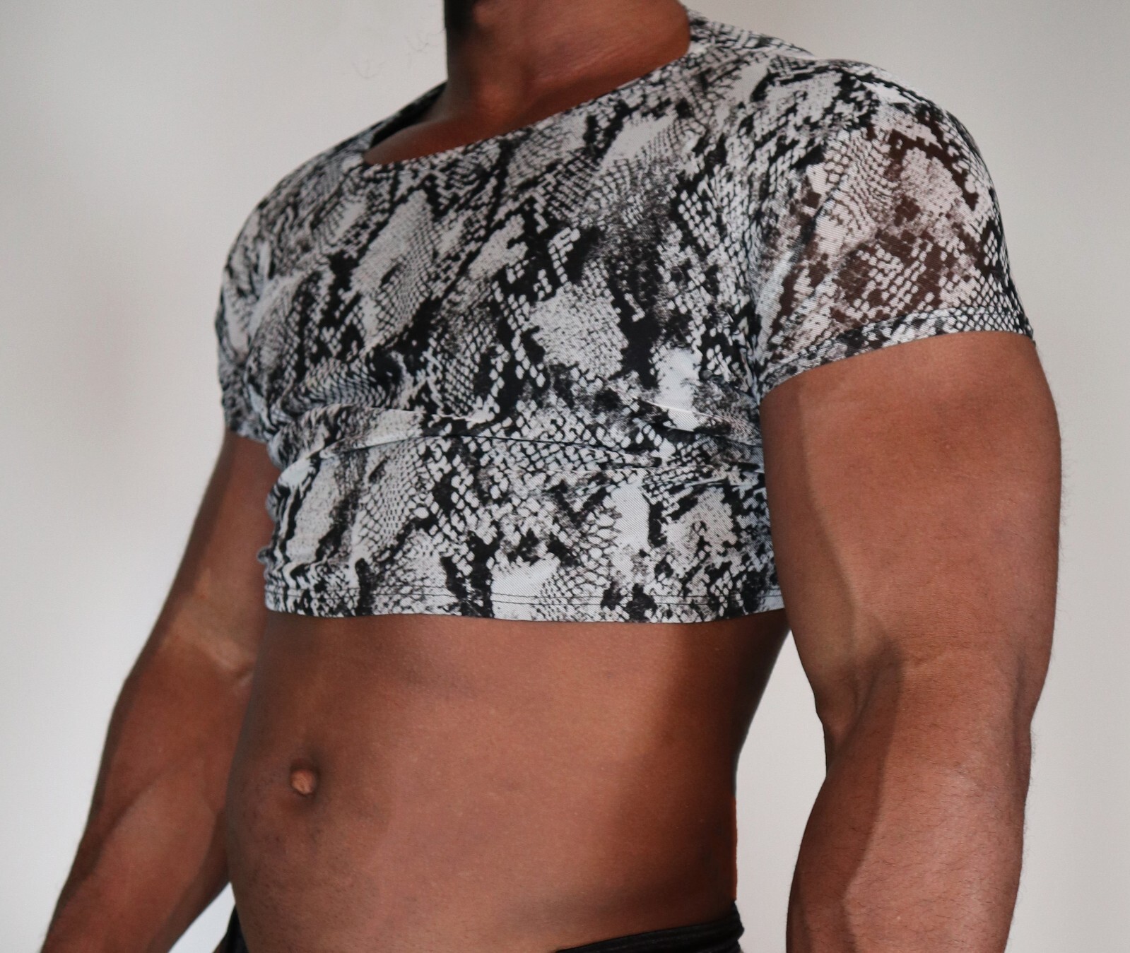ANIMAL PRINT CROPPED SHIRT SIZE M/L gallery