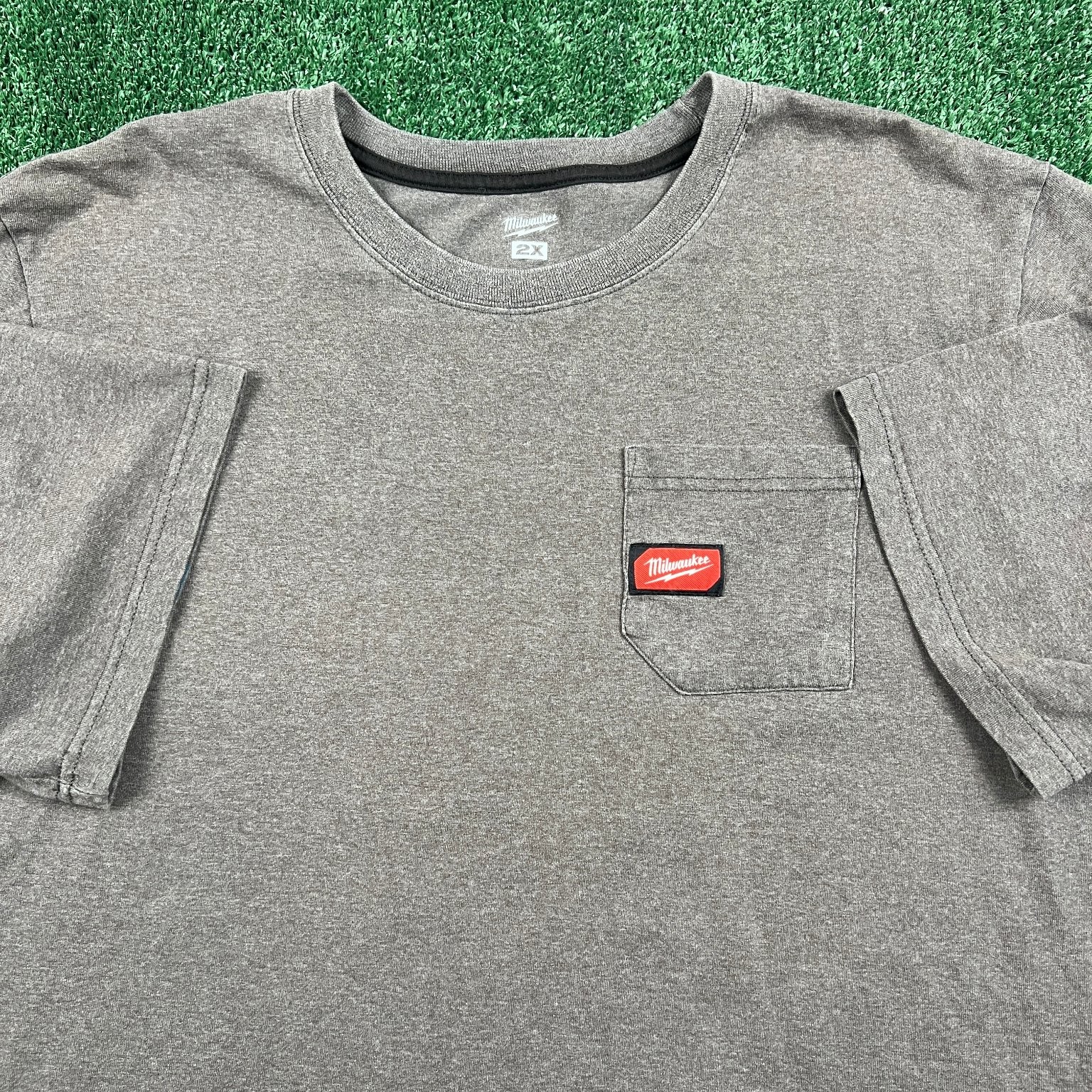 Milwaukee T-Shirt Men’s 2XL Gray Short Sleeve Pocket Workwear Crewneck Cotton