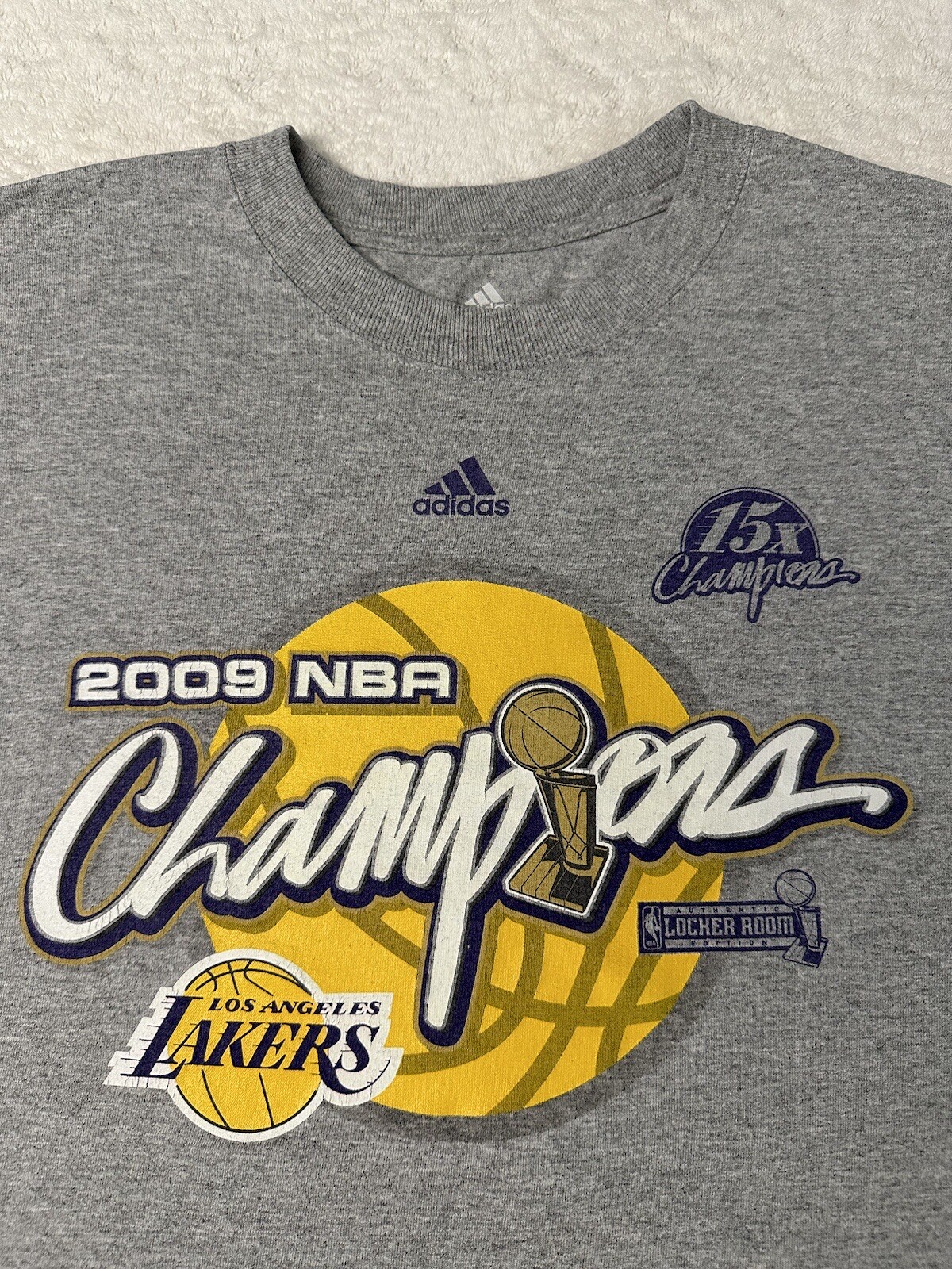 Vintage 2000s Y2K 2009 LA Lakers NBA Champions Adidas Locker Room T-Shirt, XL gallery