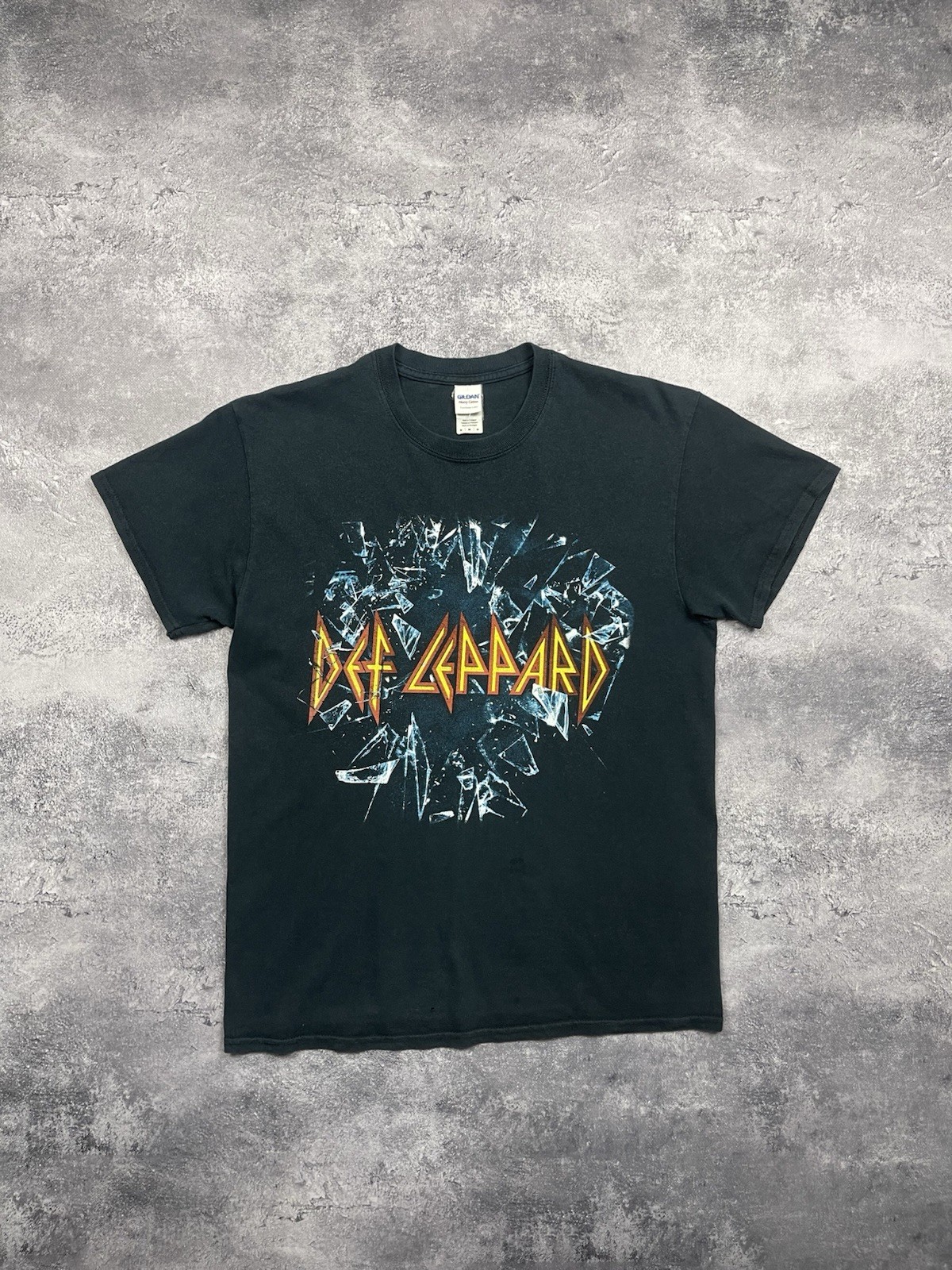 Def Leppard Vintage Tour Band Tee 2015 Heavy Metal Rock T-Shirt Men’s Size M gallery
