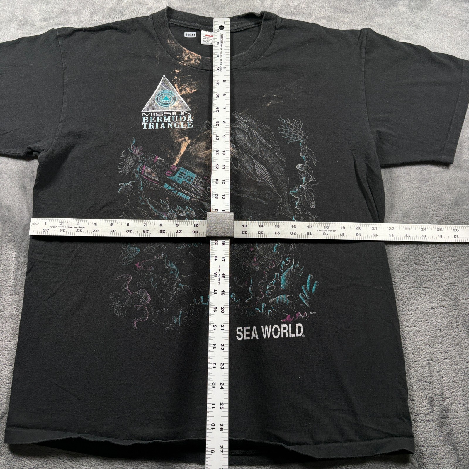 Vintage 90s SeaWorld Mission Bermuda Triangle Anvil T-Shirt Mens XL Black Cotton gallery