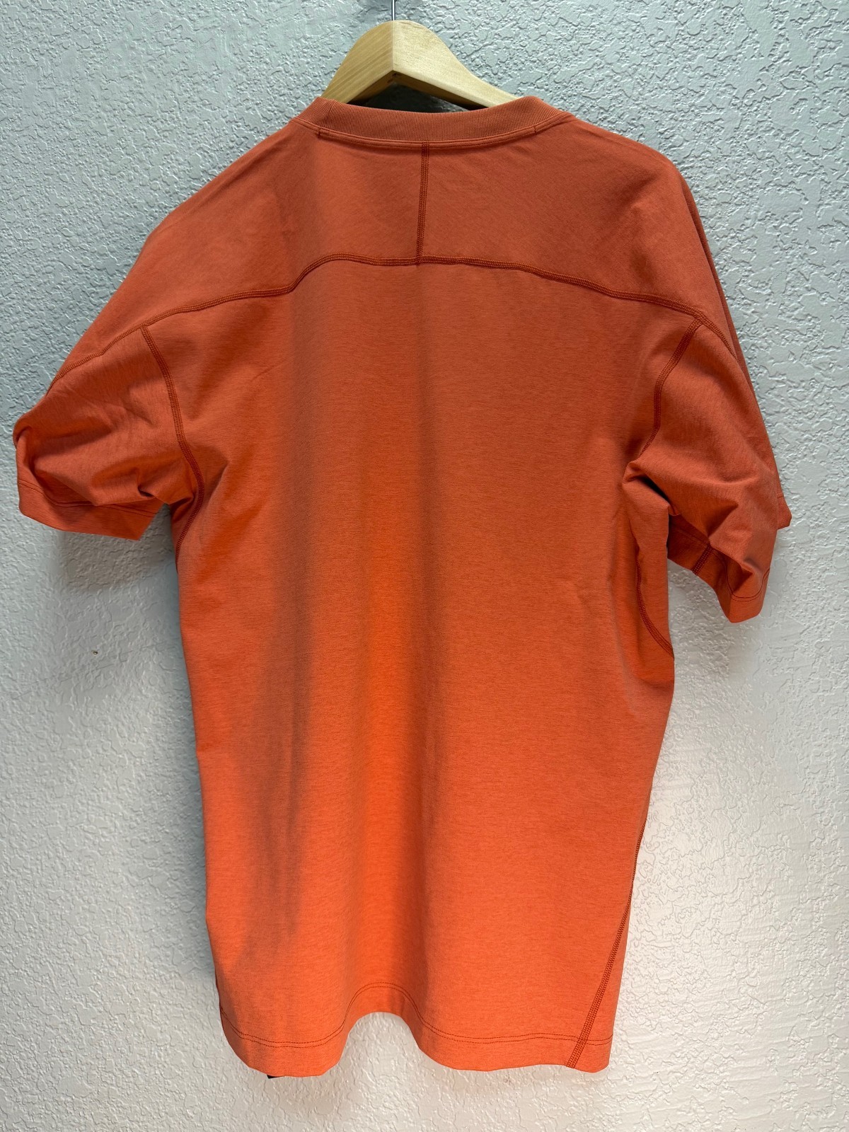 Arc'teryx Konseal Pocket T-Shirt - Men's SMall - Stone Red - NWT gallery