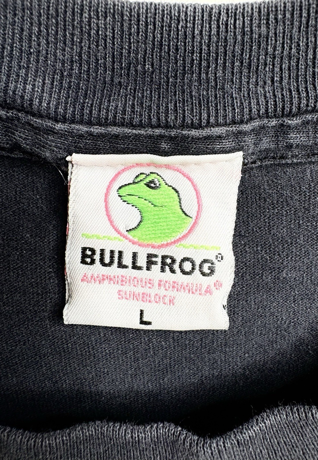 Vtg 90s Bullfrog Amphibious Formula Sunblock Shark Hunt Distressed Tshirt Size L gallery